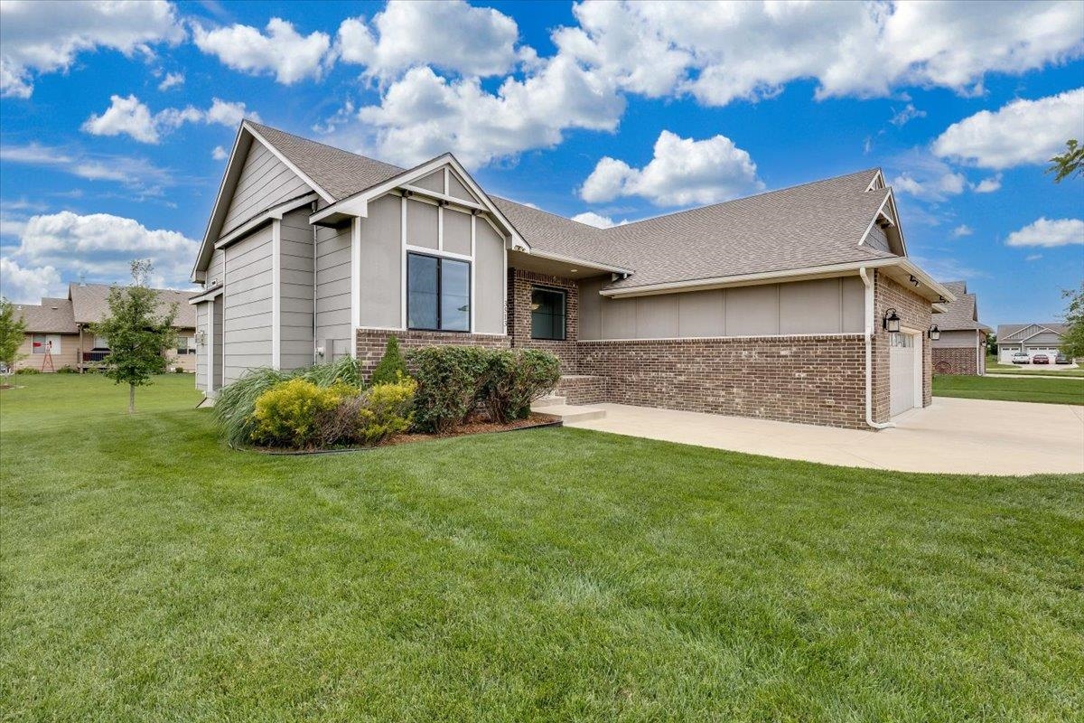 3513 N Bluestem Property Photo 3
