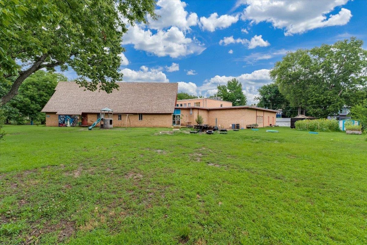 1650 N Fairview Ave Property Photo 20