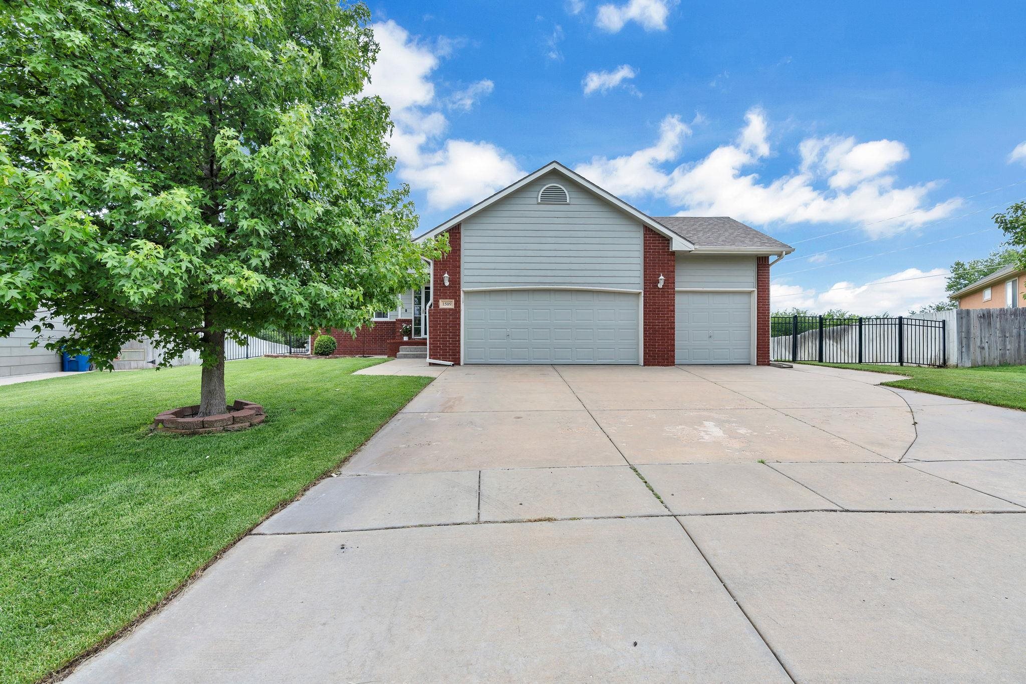1509 S Shiloh Ct. Property Photo 2