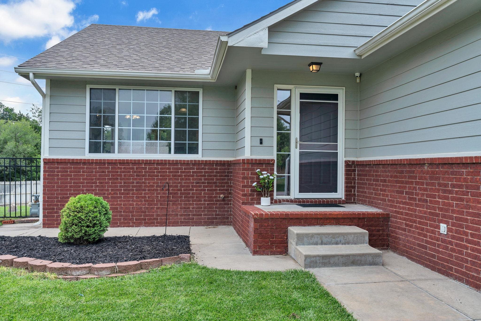 1509 S Shiloh Ct. Property Photo 4
