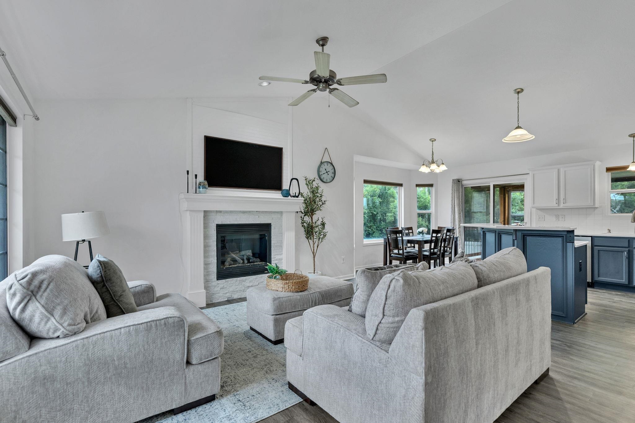 1509 S Shiloh Ct. Property Photo 6