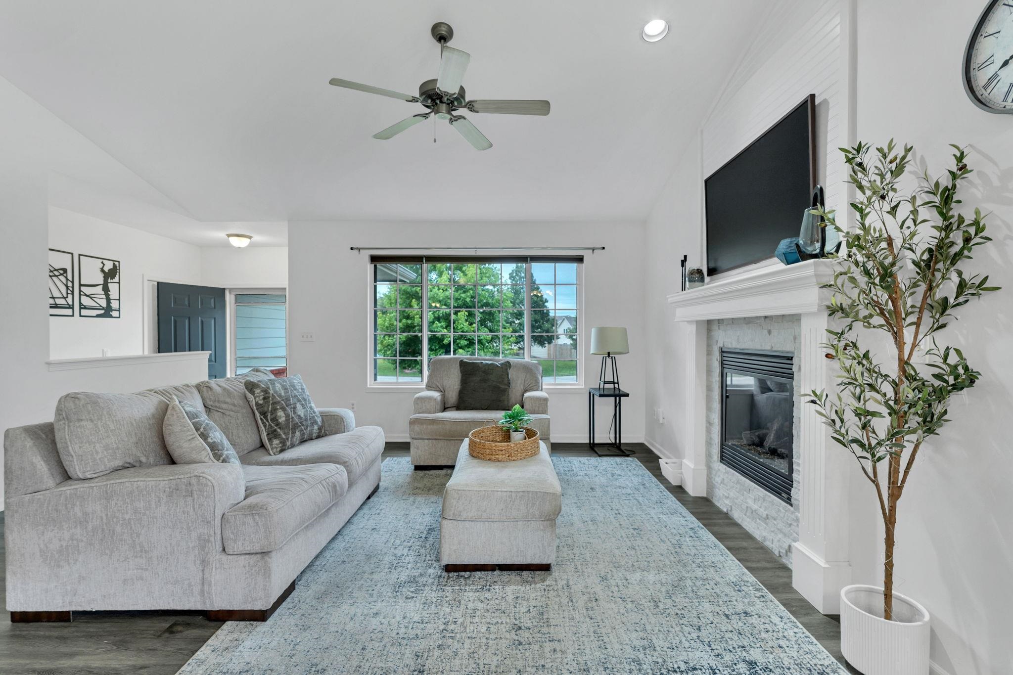 1509 S Shiloh Ct. Property Photo 8