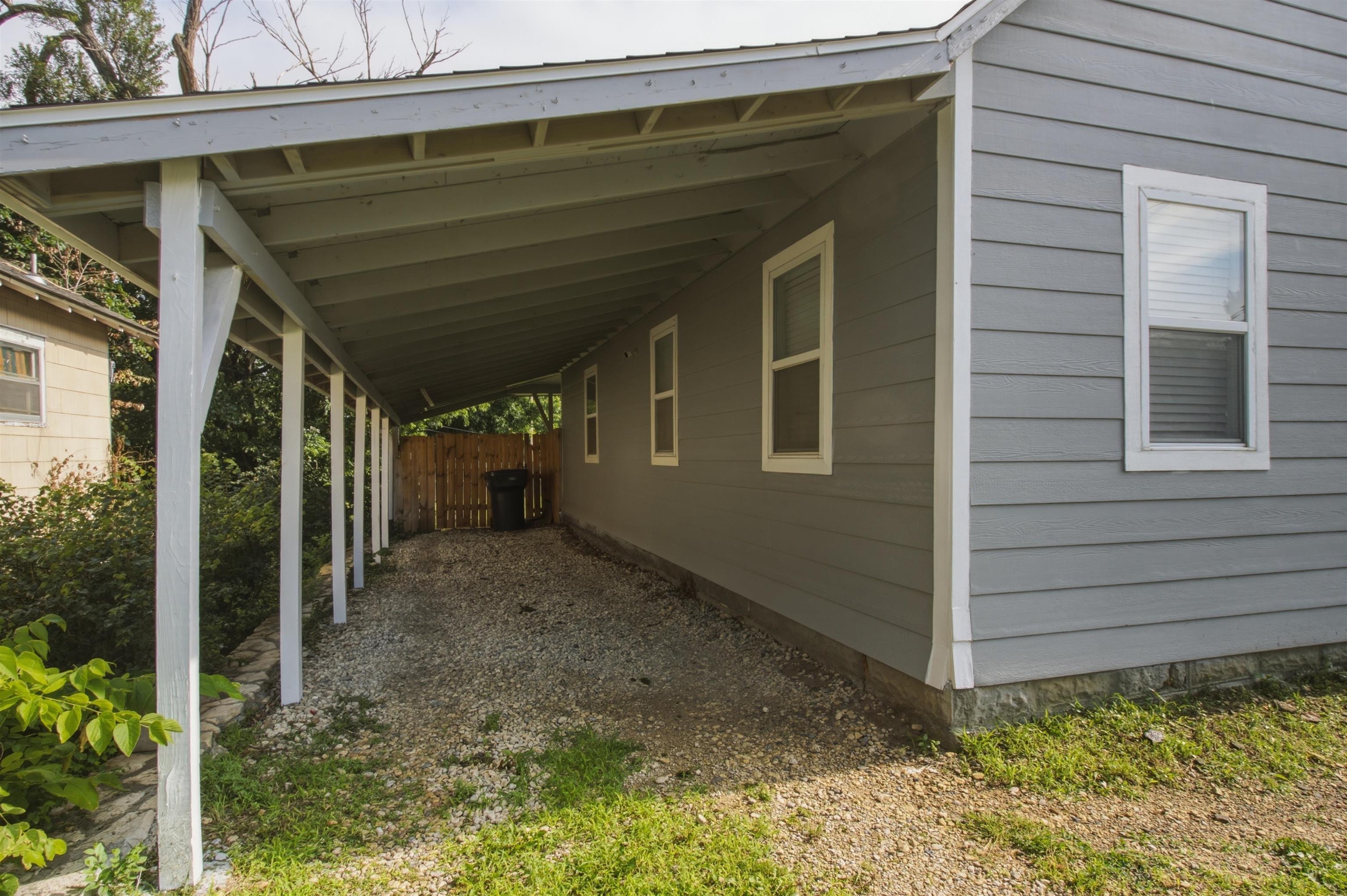121 Se 5th Property Photo 3