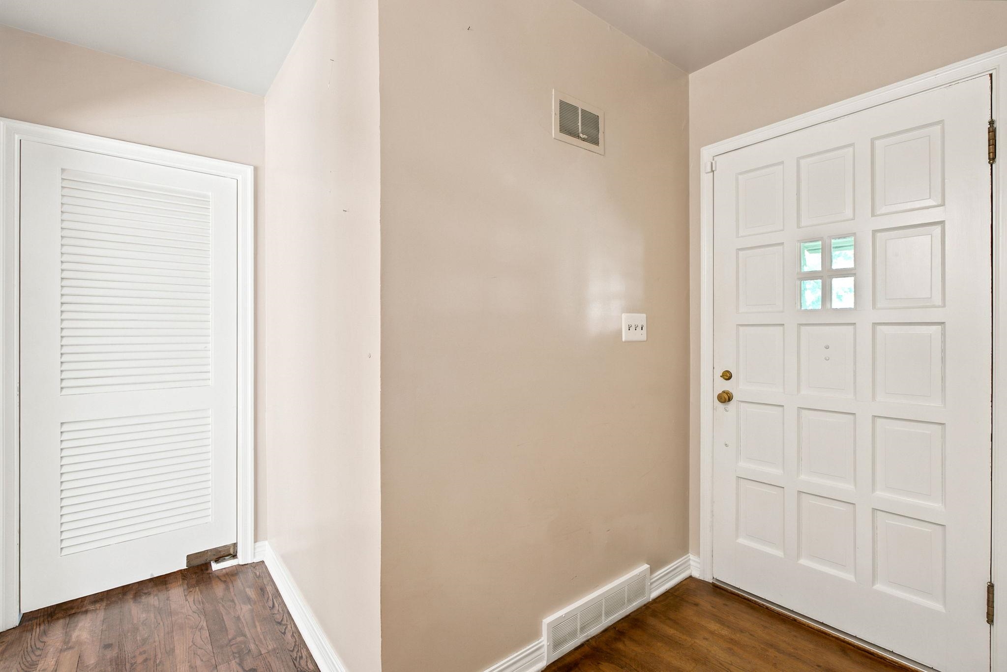 64 S Stratford Rd. Property Photo 4
