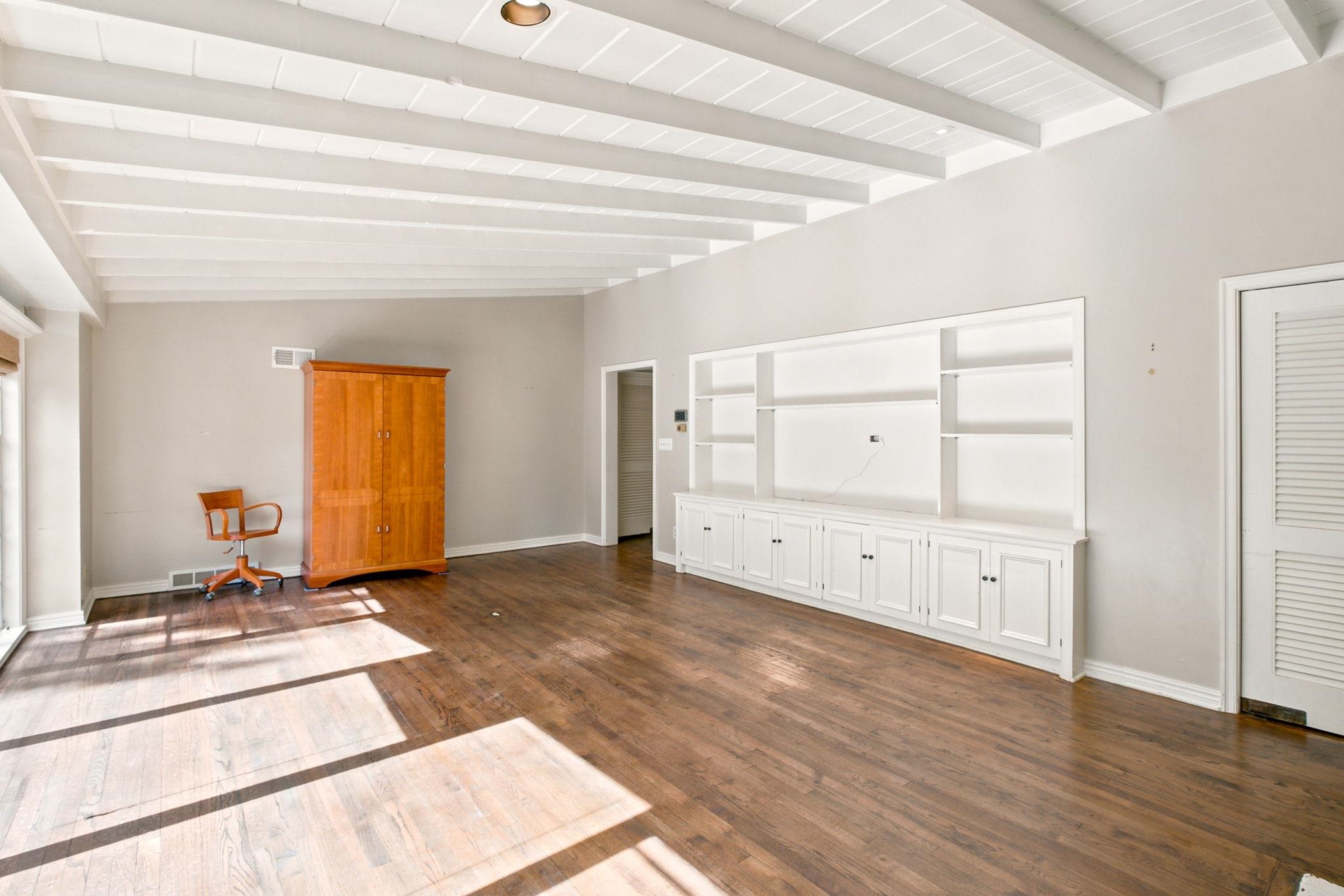 64 S Stratford Rd. Property Photo 7