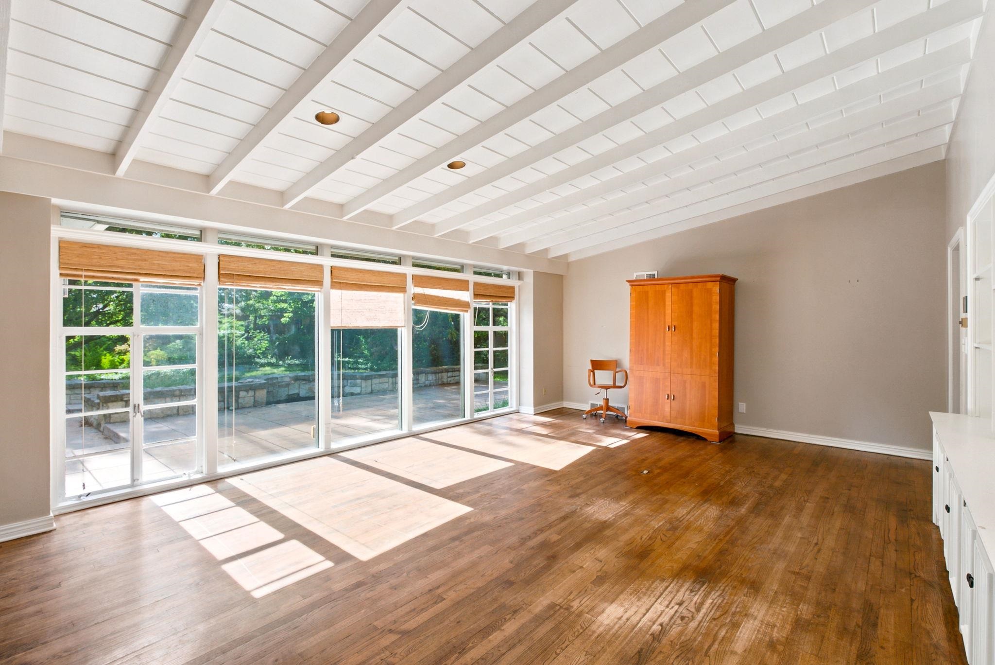 64 S Stratford Rd. Property Photo 8