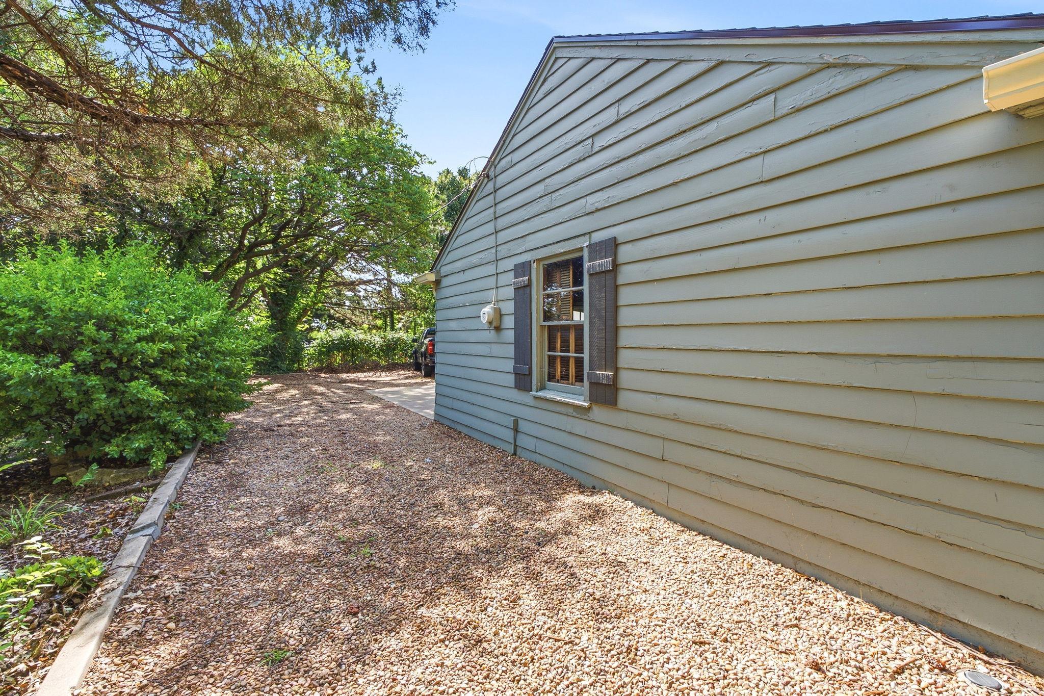 64 S Stratford Rd. Property Photo 33