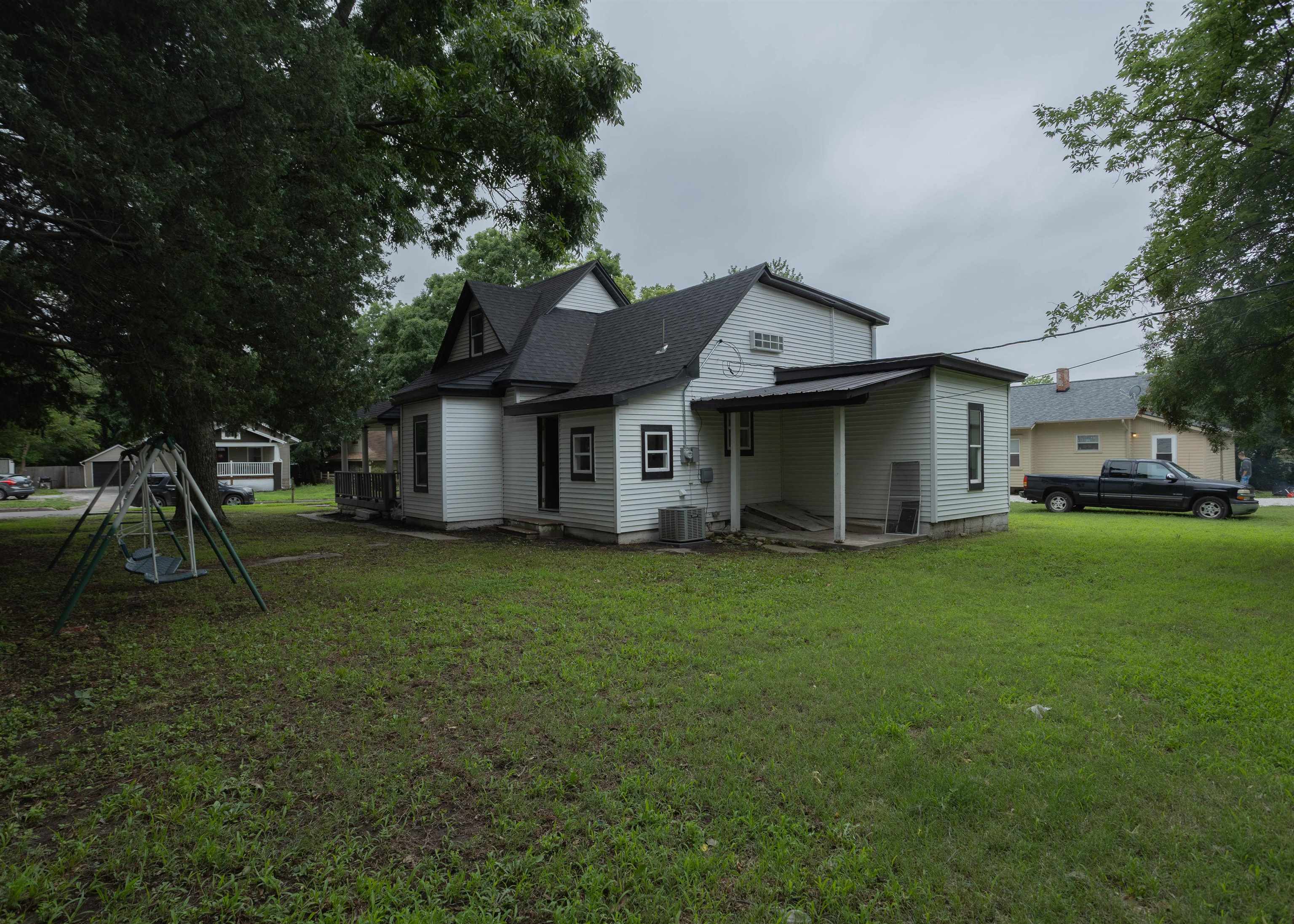1424 E 1st St Property Photo 20