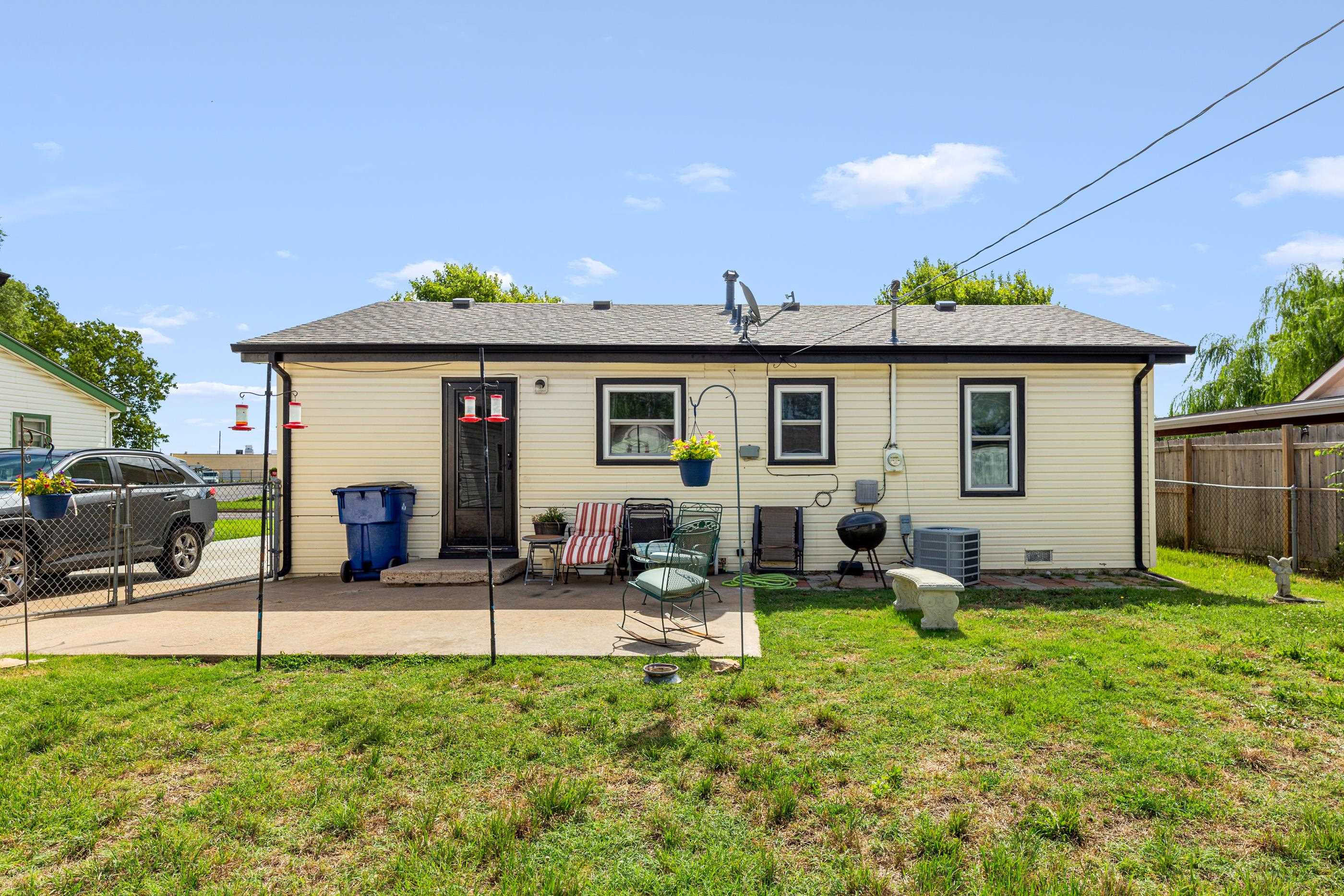 2609 S Elizabeth Ave Property Photo 5