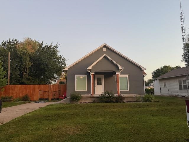 926 E 7th Property Photo 1