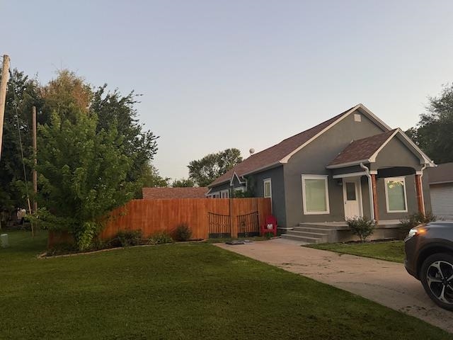 926 E 7th Property Photo 3