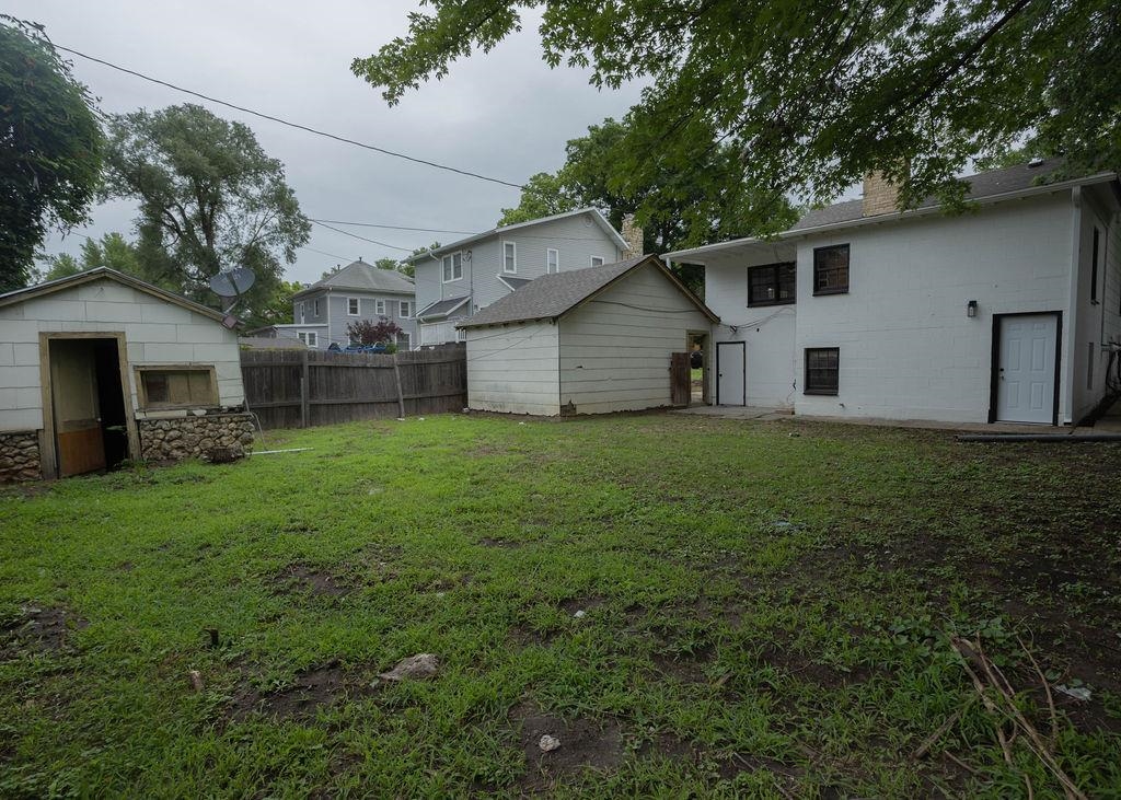 415 College Property Photo 18