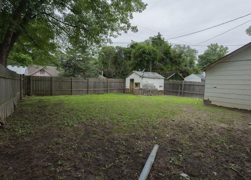 415 College Property Photo 19