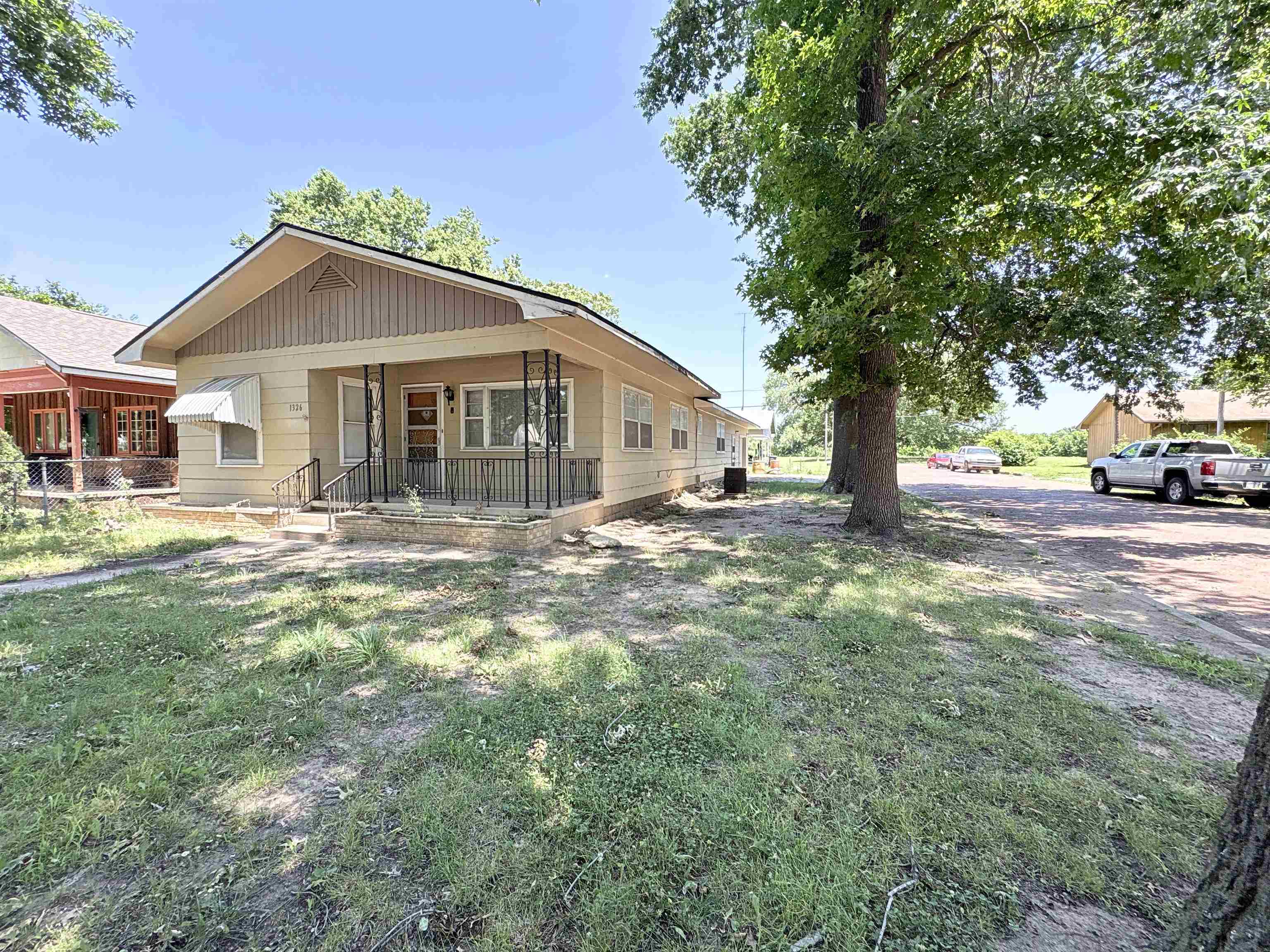 1326 S C St Property Photo 2