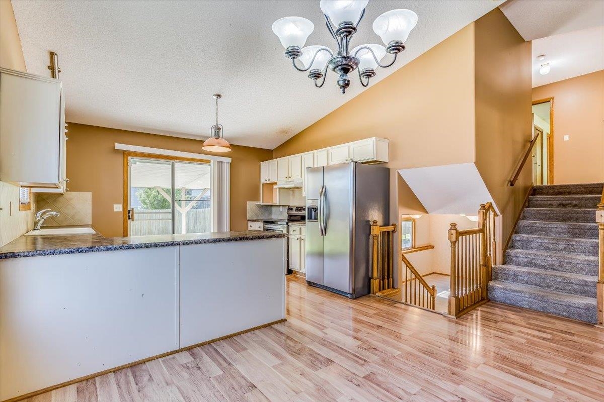 2421 S Cypress Property Photo 6