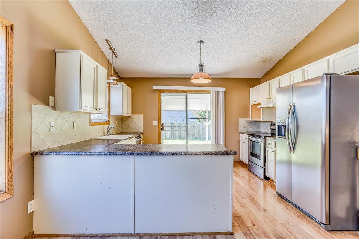 2421 S Cypress Property Photo 8