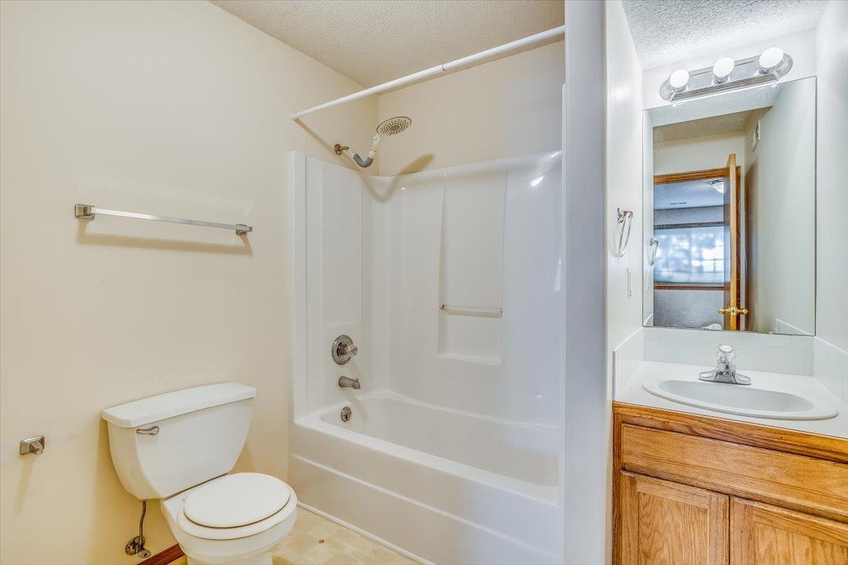 2421 S Cypress Property Photo 26