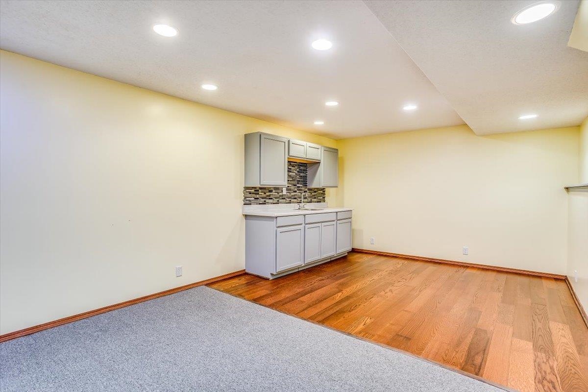 2421 S Cypress Property Photo 27