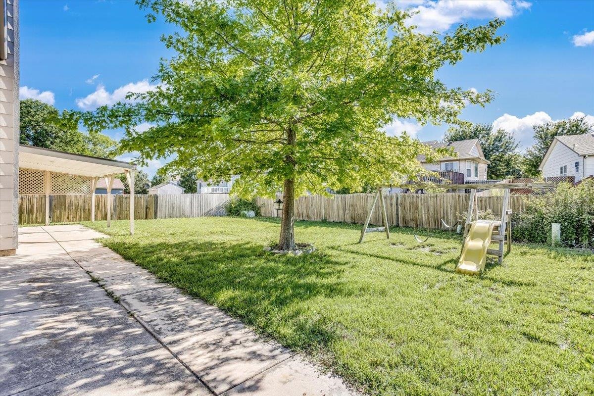 2421 S Cypress Property Photo 28