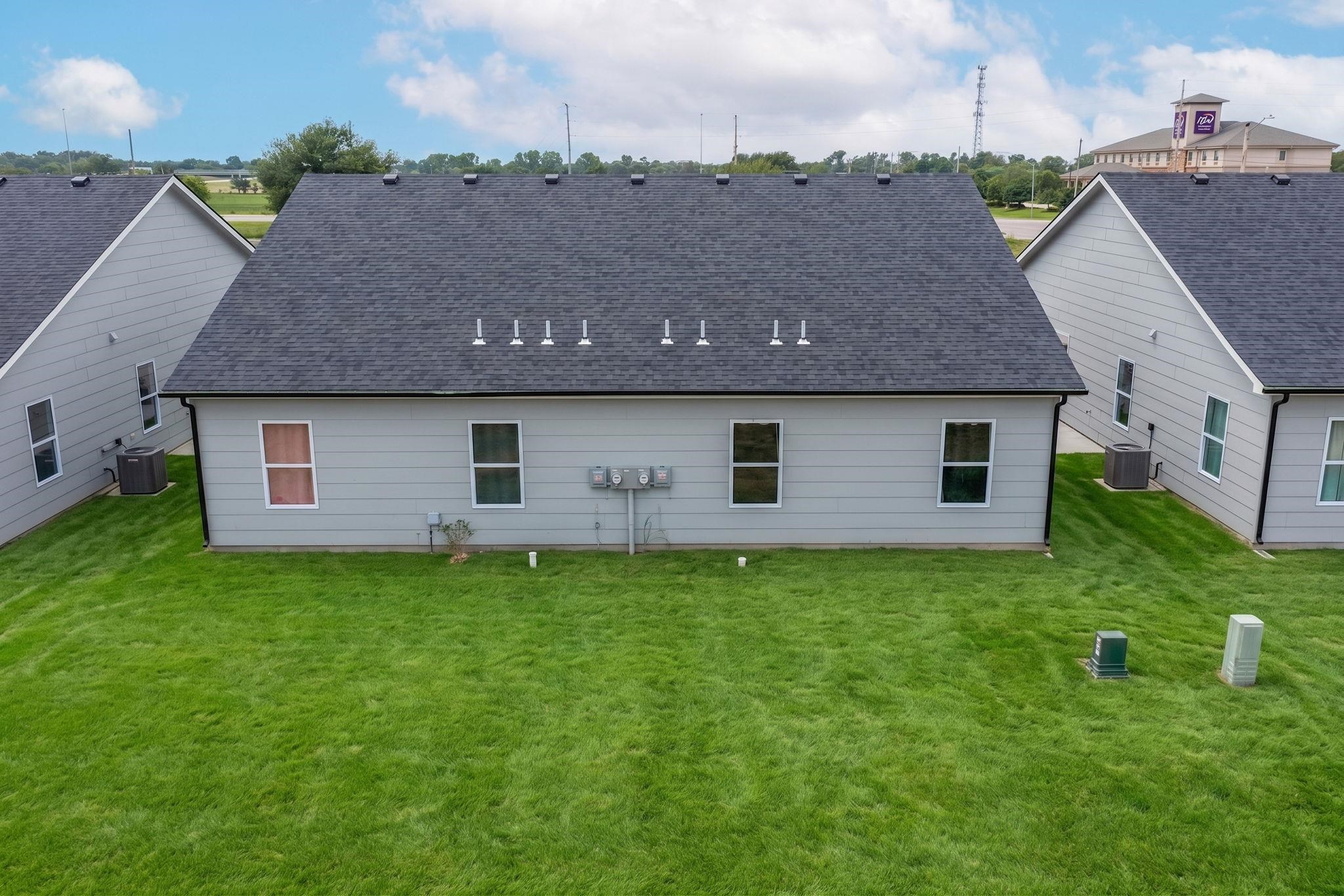 2108-2110 E Plaza Court Property Photo 4