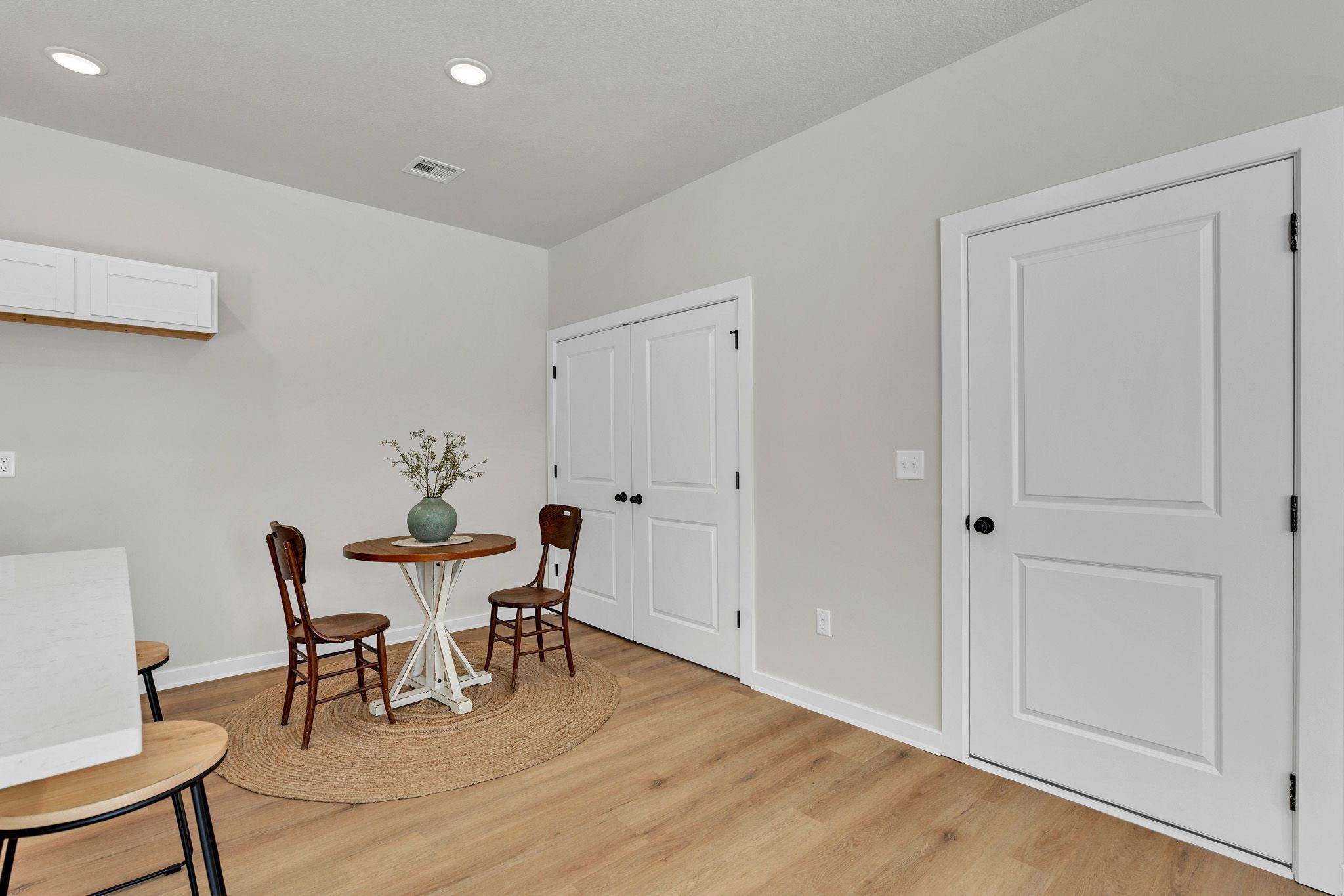 2108-2110 E Plaza Court Property Photo 20