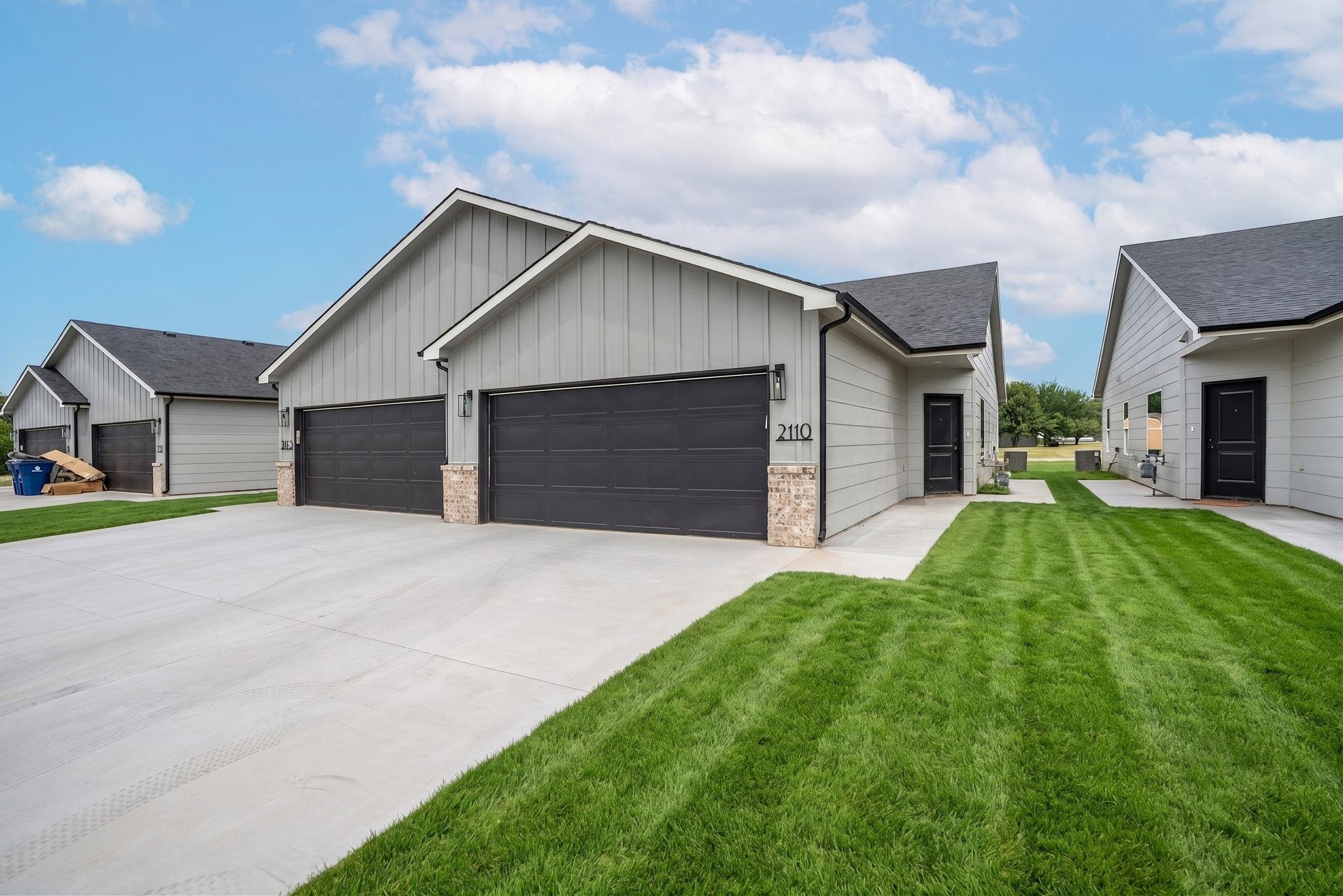 2120-2122 E Plaza Court Property Photo 3