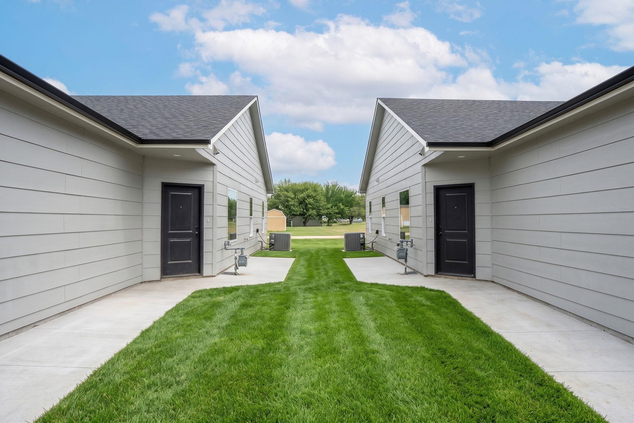 2120-2122 E Plaza Court Property Photo 6