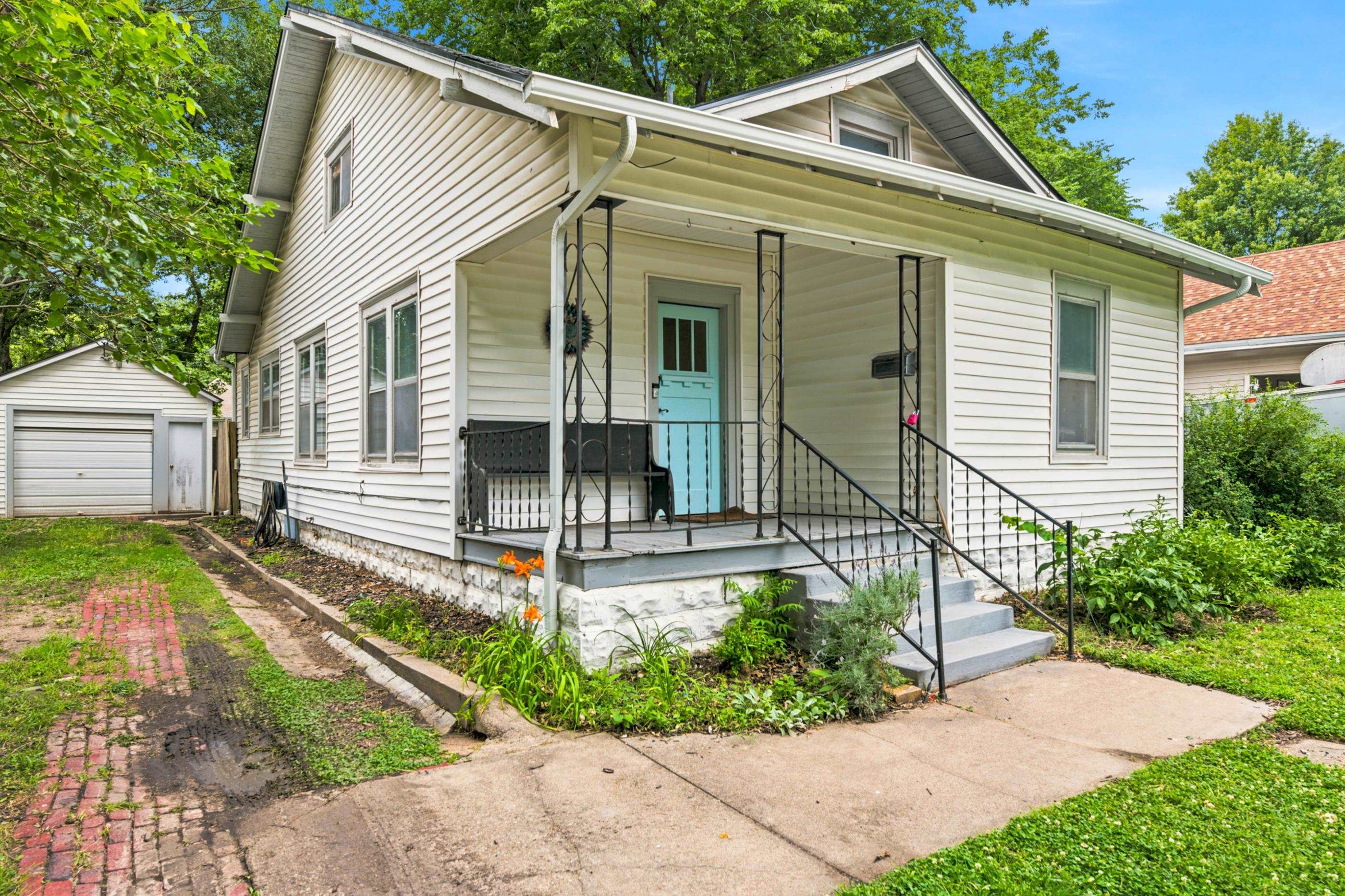 231 N Exposition Ave Property Photo 5
