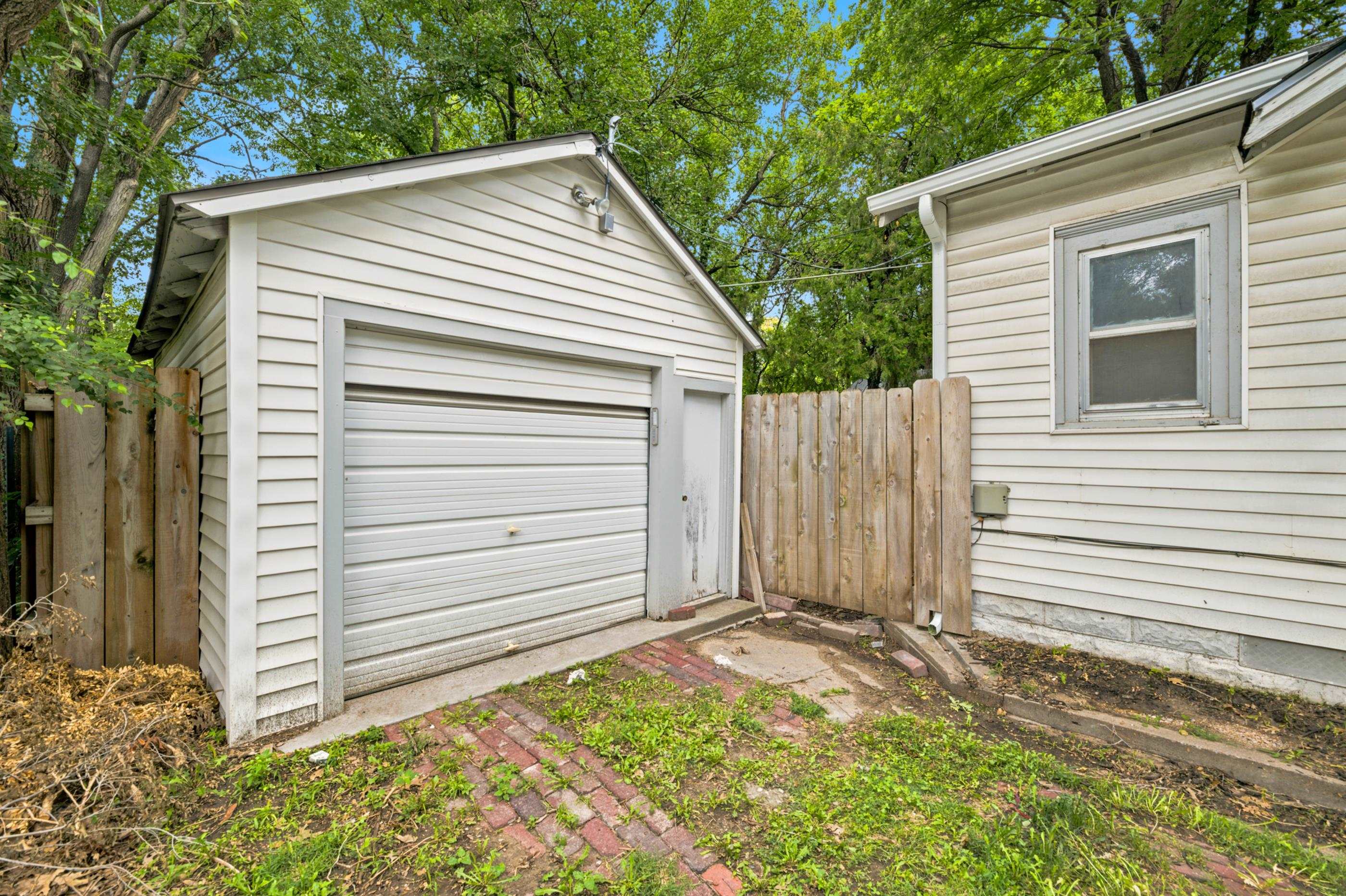 231 N Exposition Ave Property Photo 6