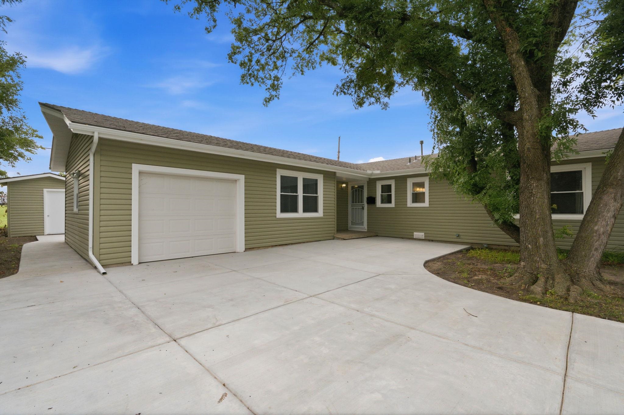 2918 N Vassar Property Photo 2
