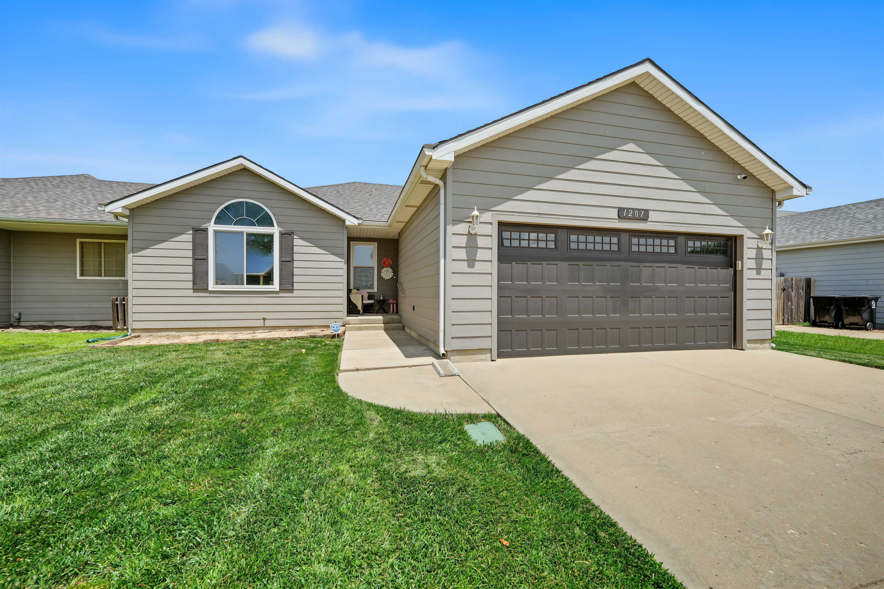1207 Sierra Dr Property Photo 1
