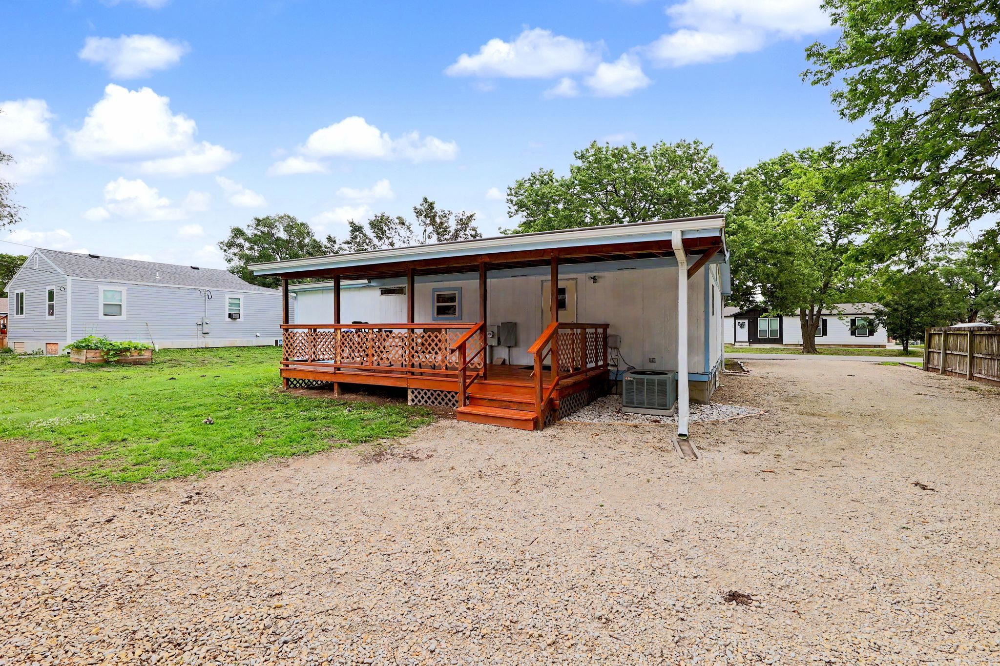 325 S Wichita Property Photo 9