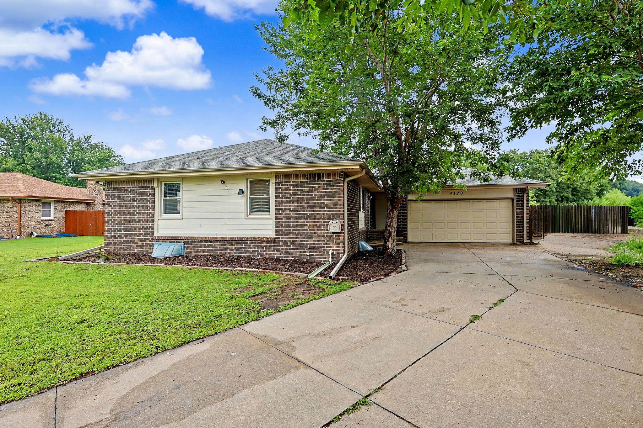 9320 E Barron Cir Property Photo 1