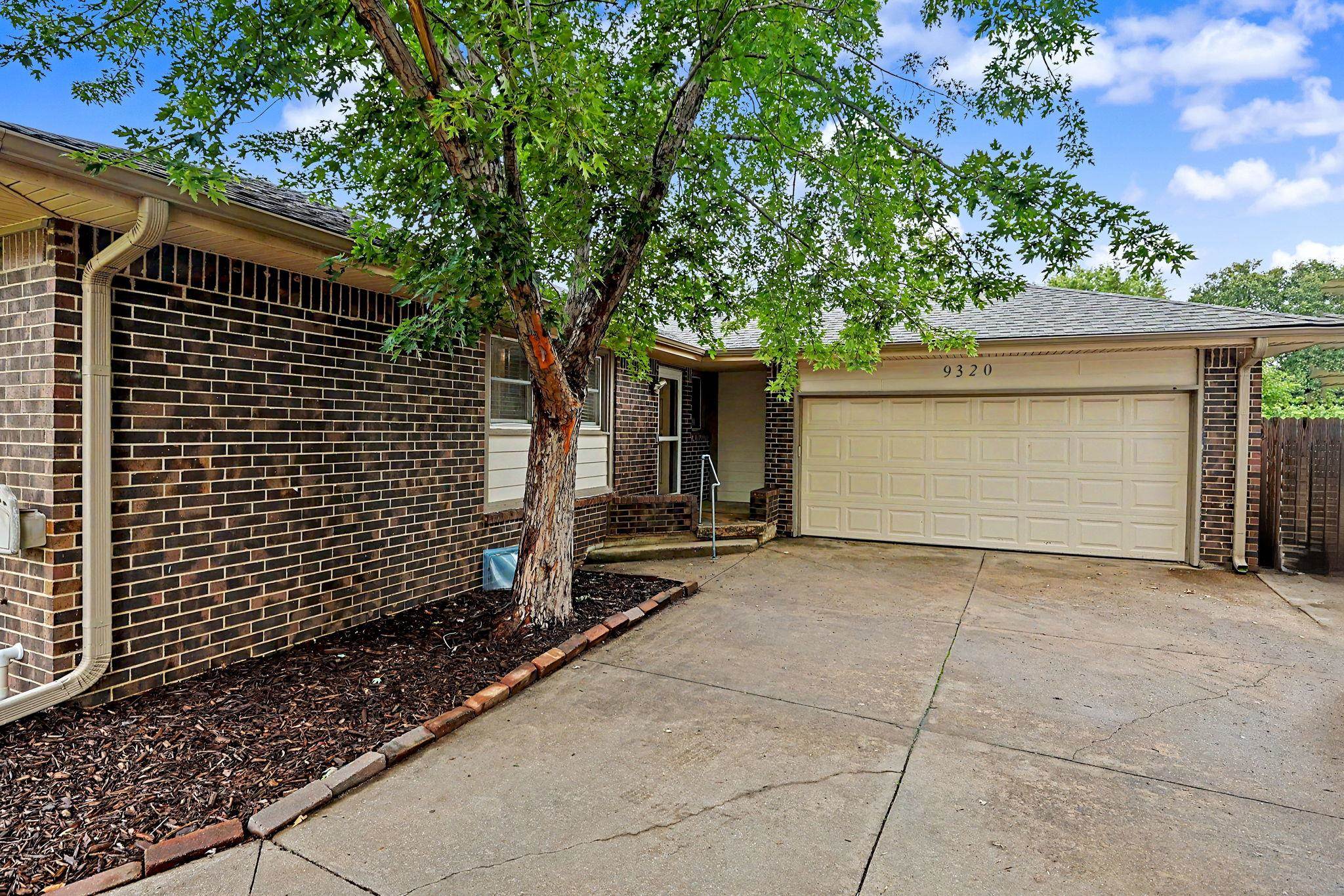 9320 E Barron Cir Property Photo 2