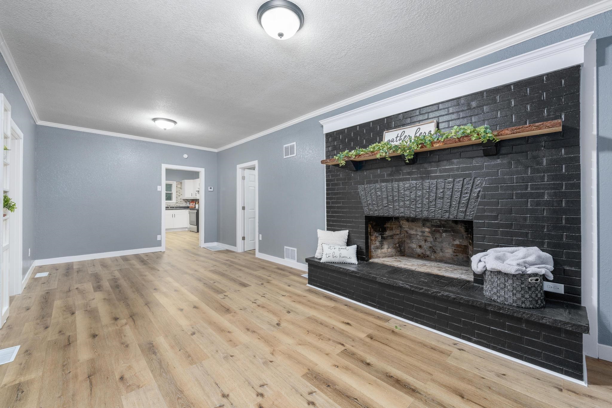 407 N Lincoln Property Photo 6