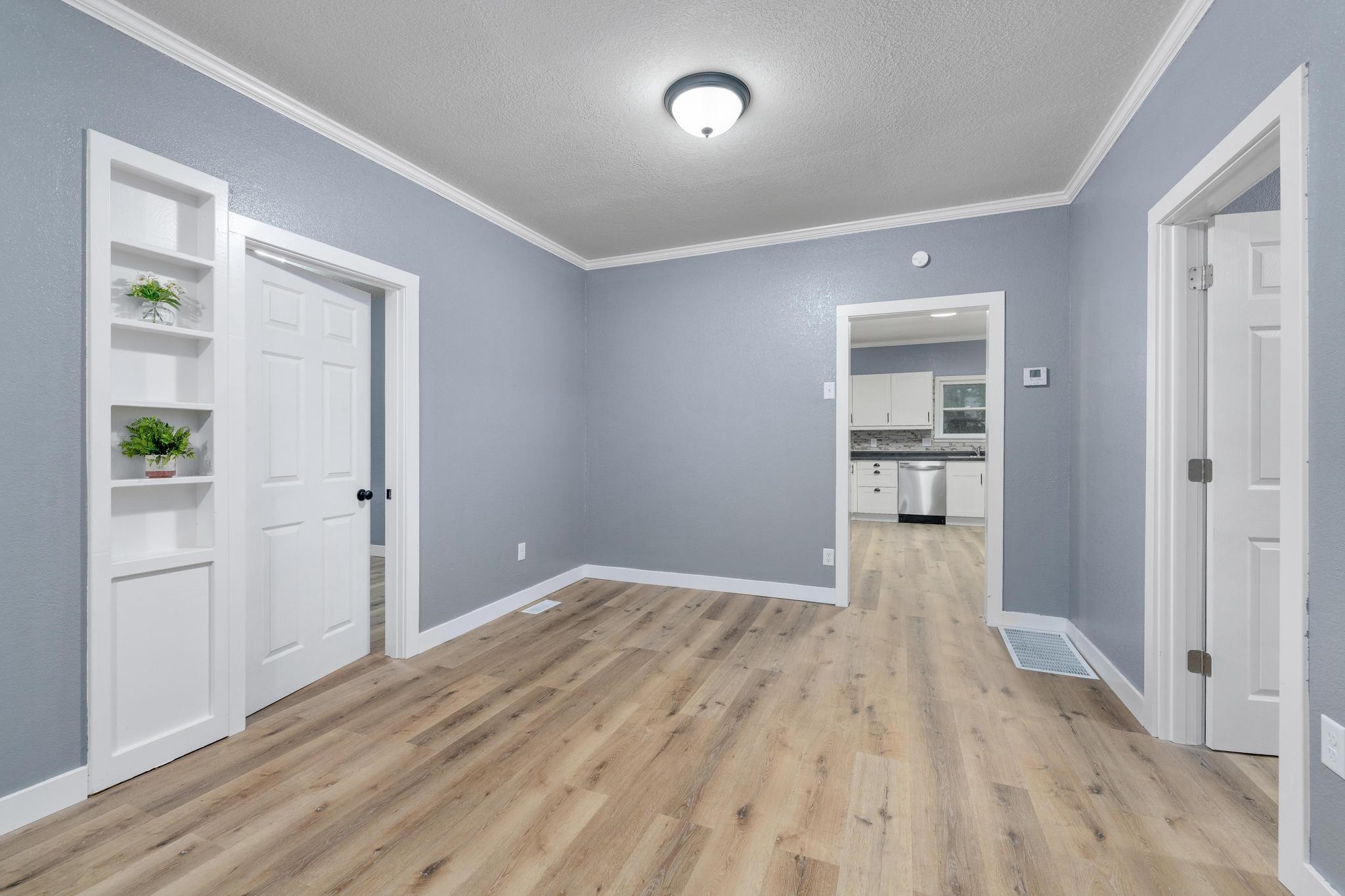 407 N Lincoln Property Photo 8