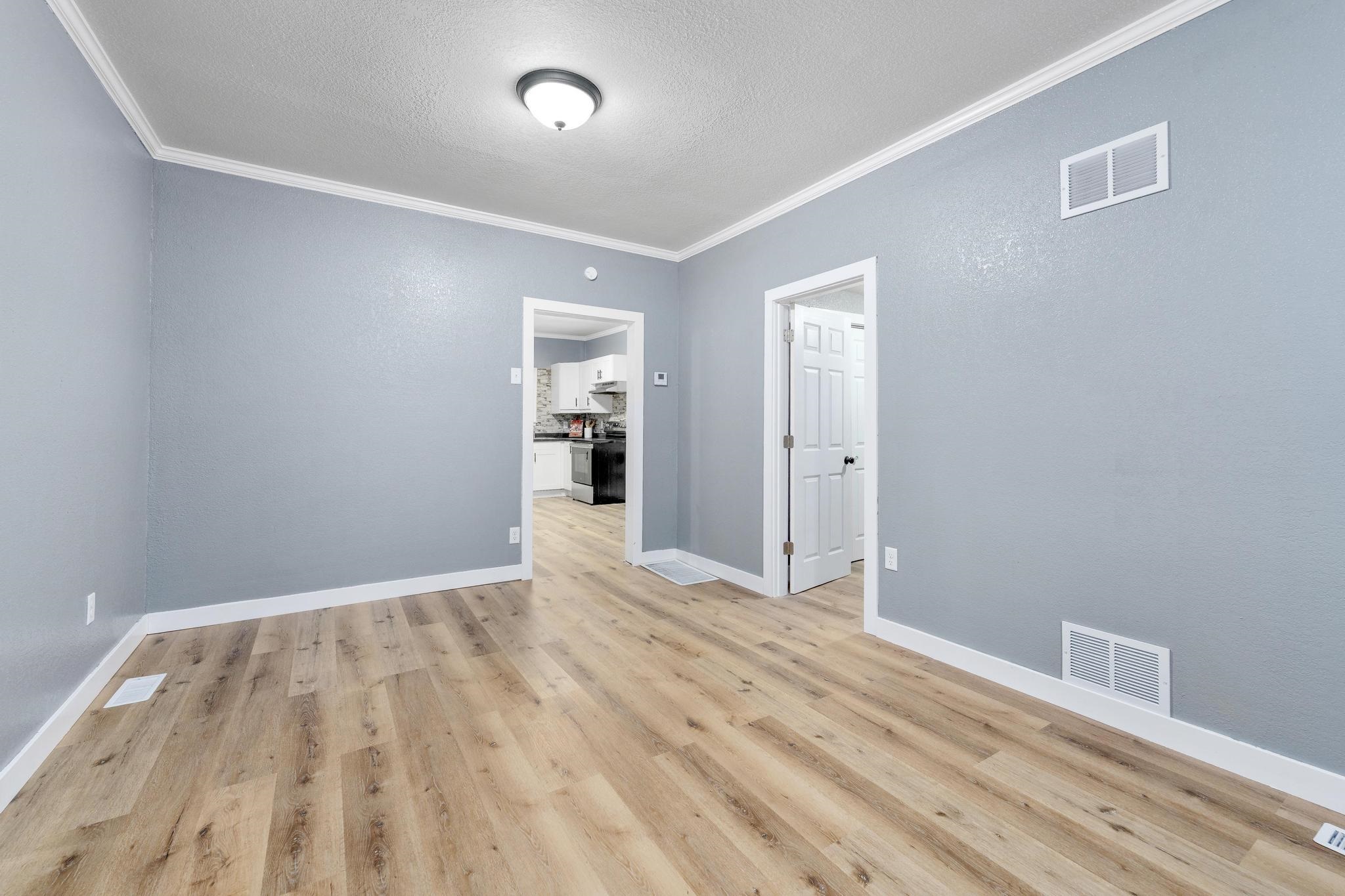 407 N Lincoln Property Photo 9