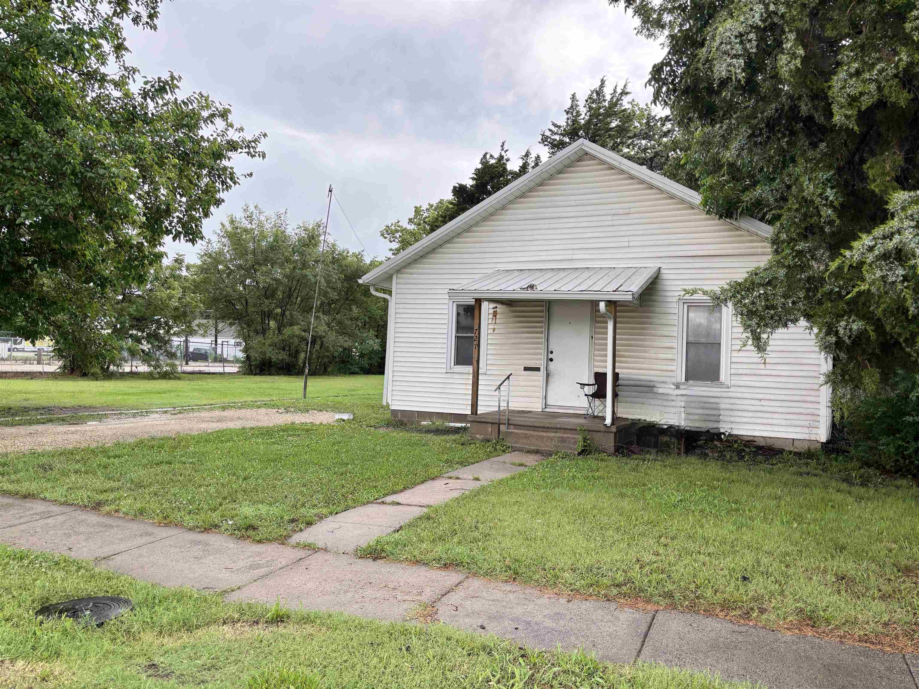 721 N Star St Property Photo 2