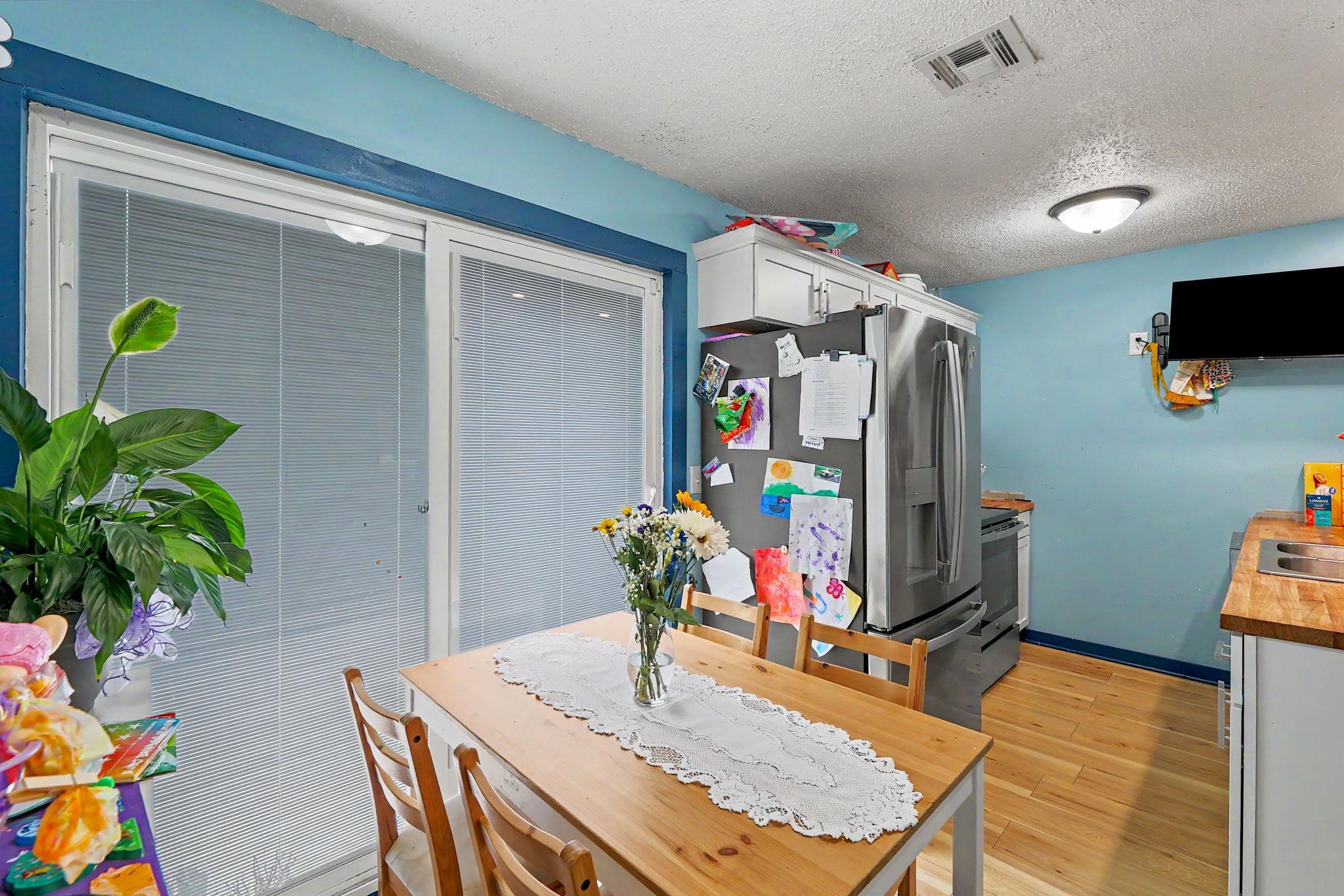 2200 S Seneca Property Photo 7
