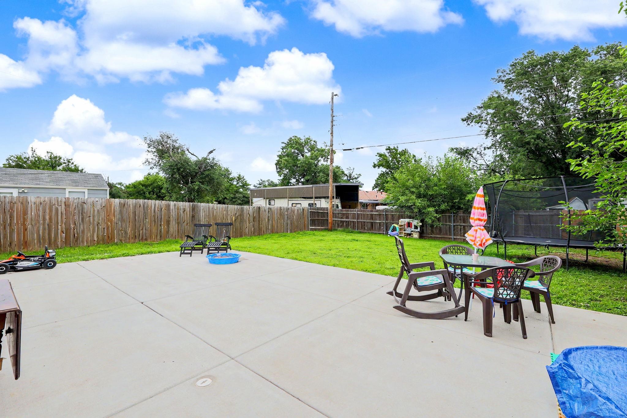 2200 S Seneca Property Photo 14