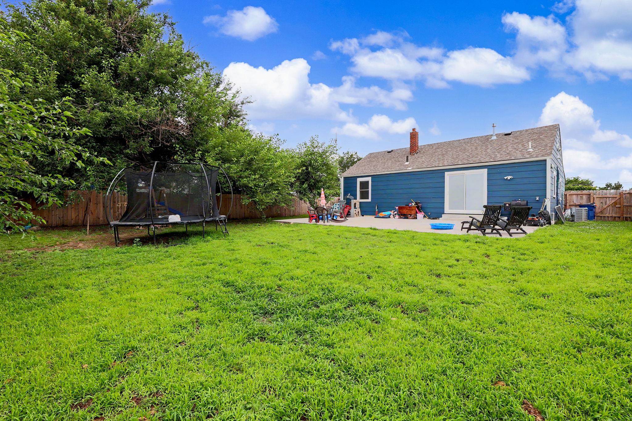 2200 S Seneca Property Photo 16