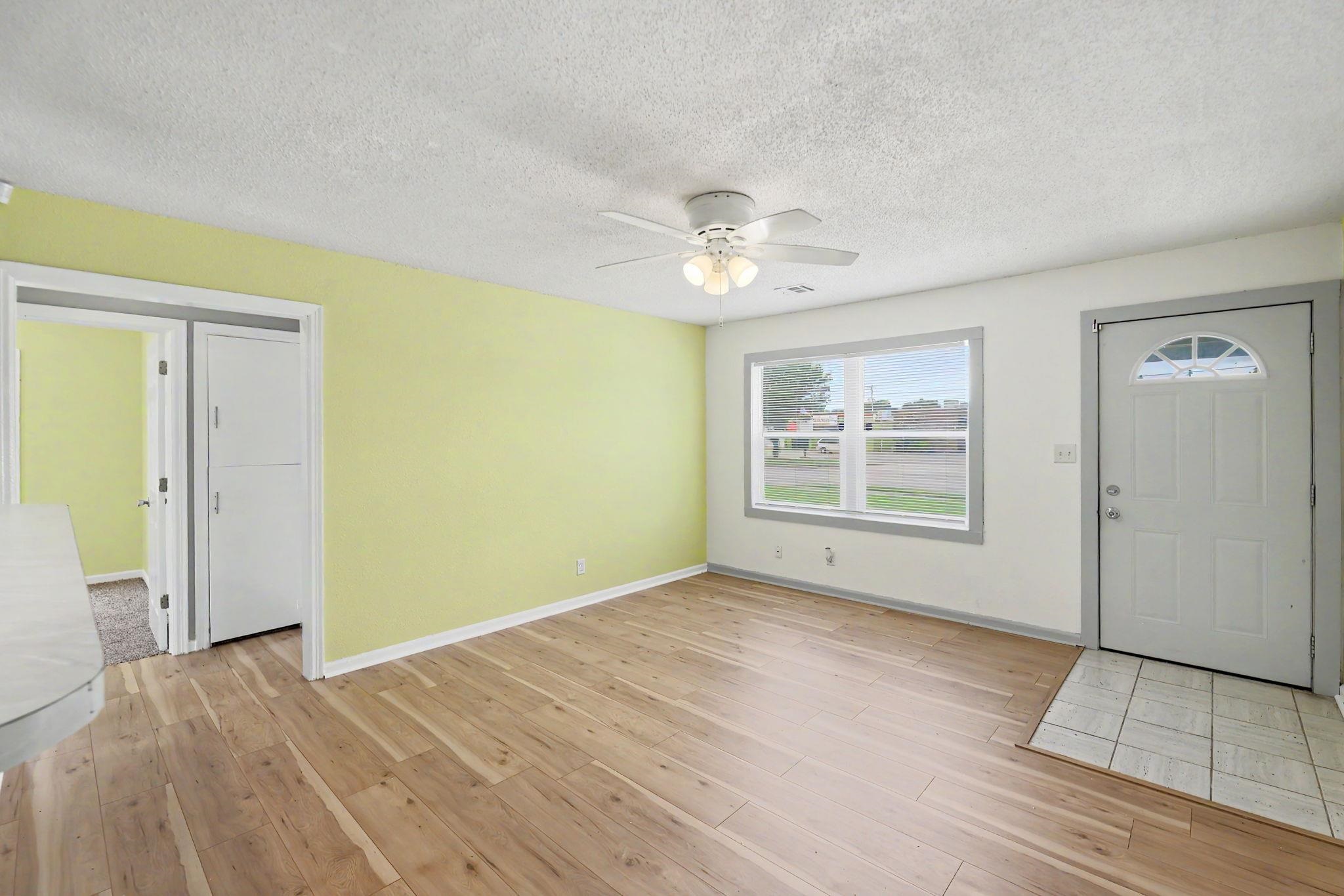 2154 S Seneca St Property Photo 6