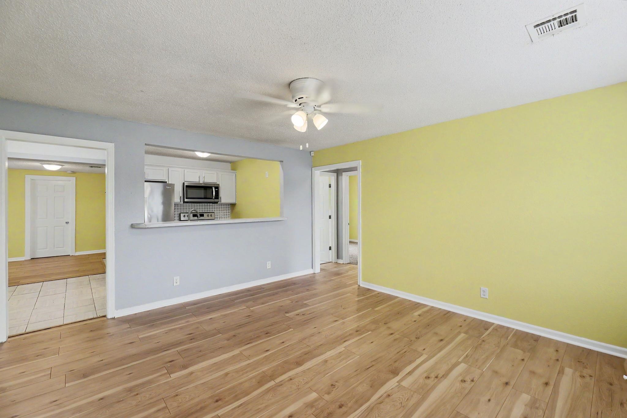 2154 S Seneca St Property Photo 7