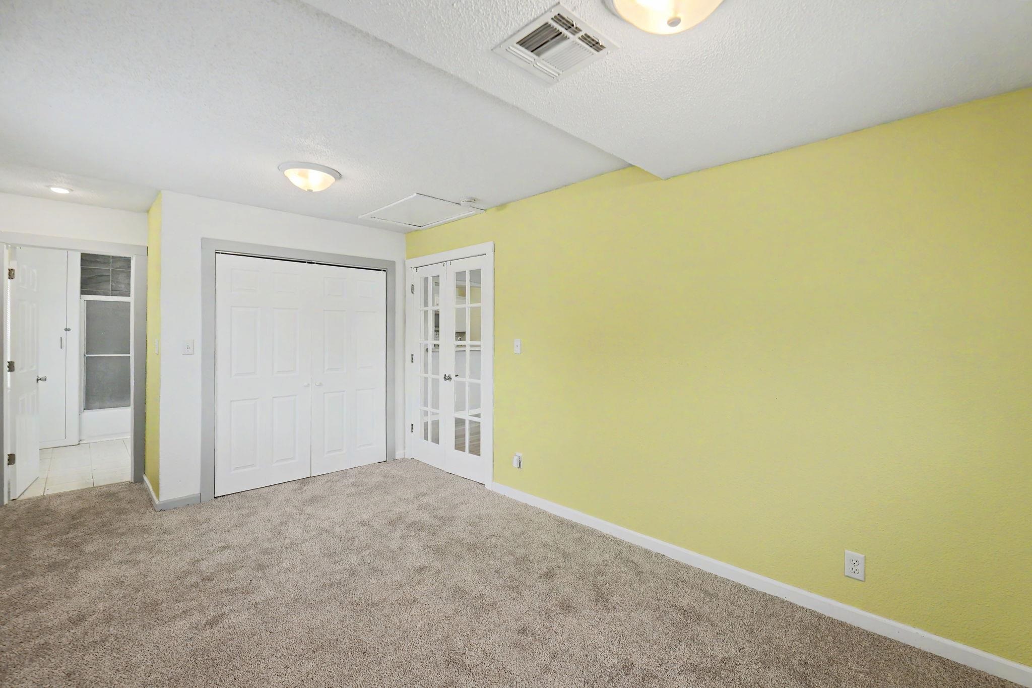 2154 S Seneca St Property Photo 9