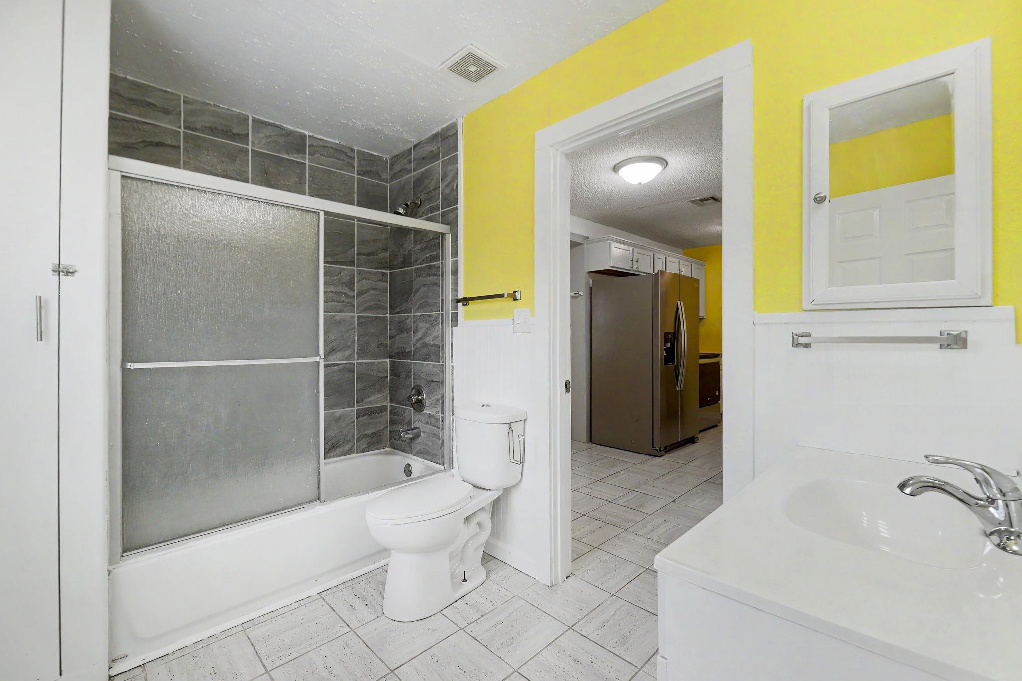 2154 S Seneca St Property Photo 10