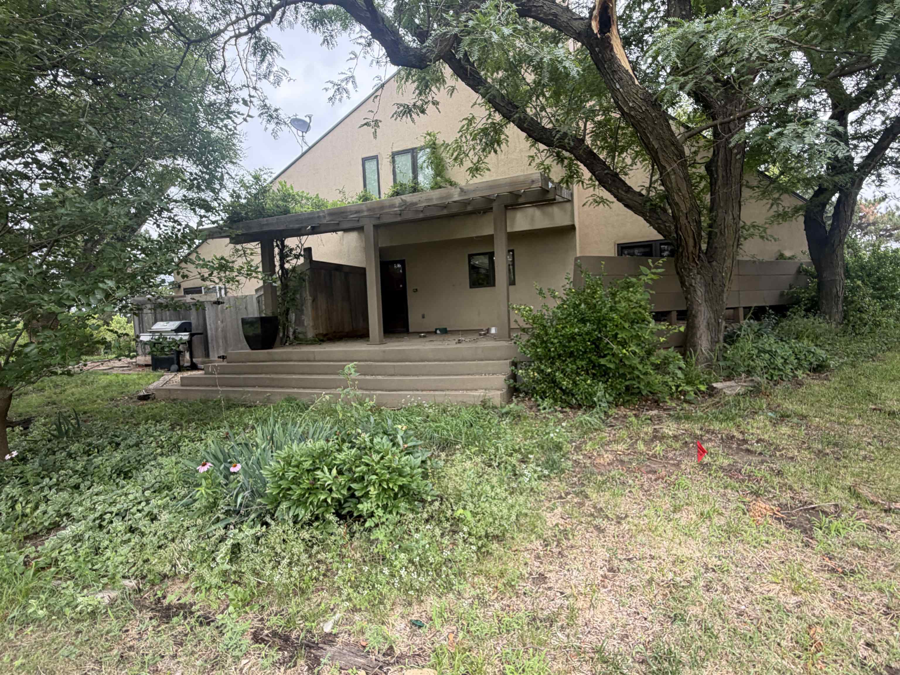 399 S Seneca Property Photo 6