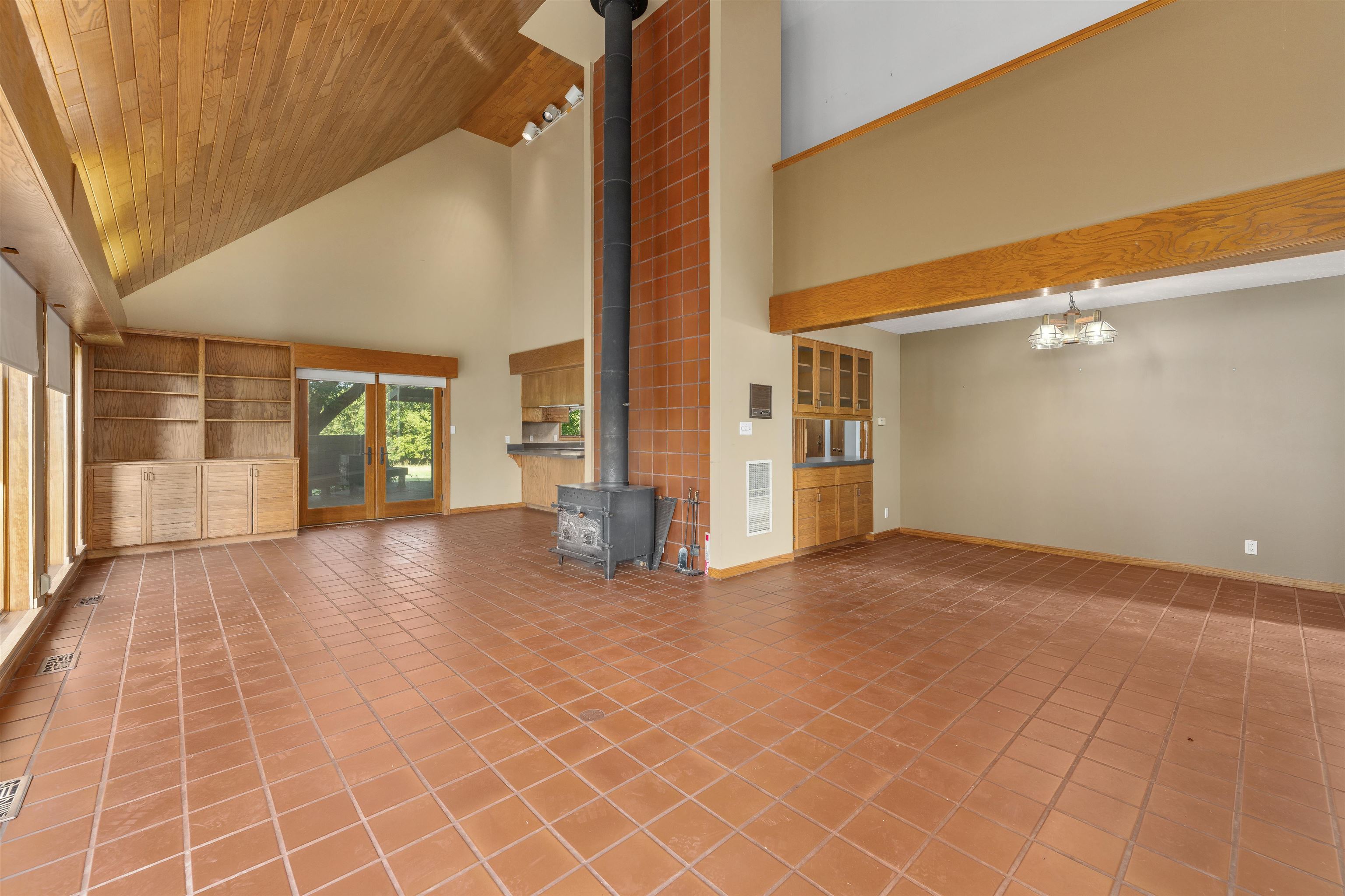 399 S Seneca Property Photo 9