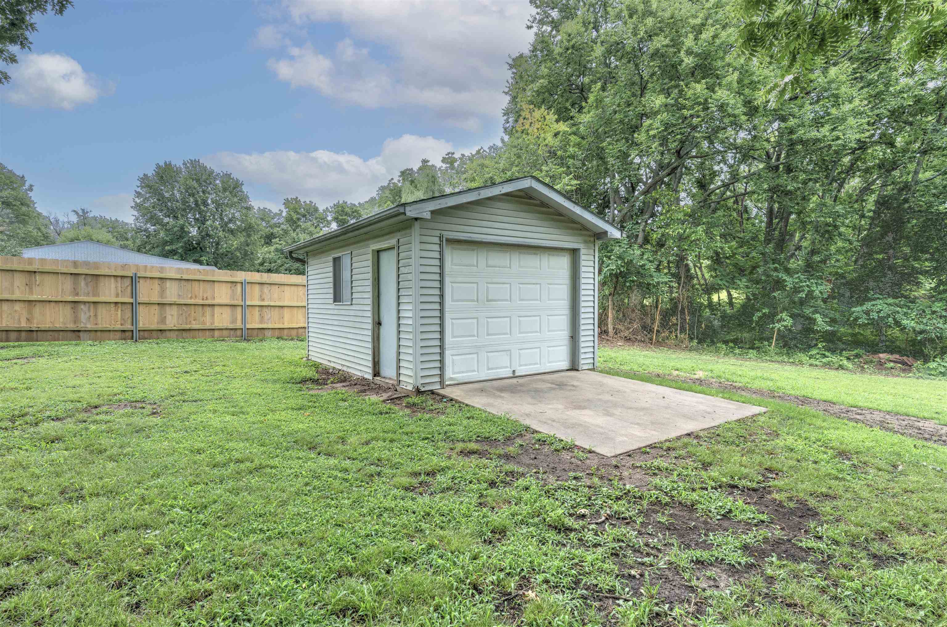 1701 E Chestnut Ave. Property Photo 22