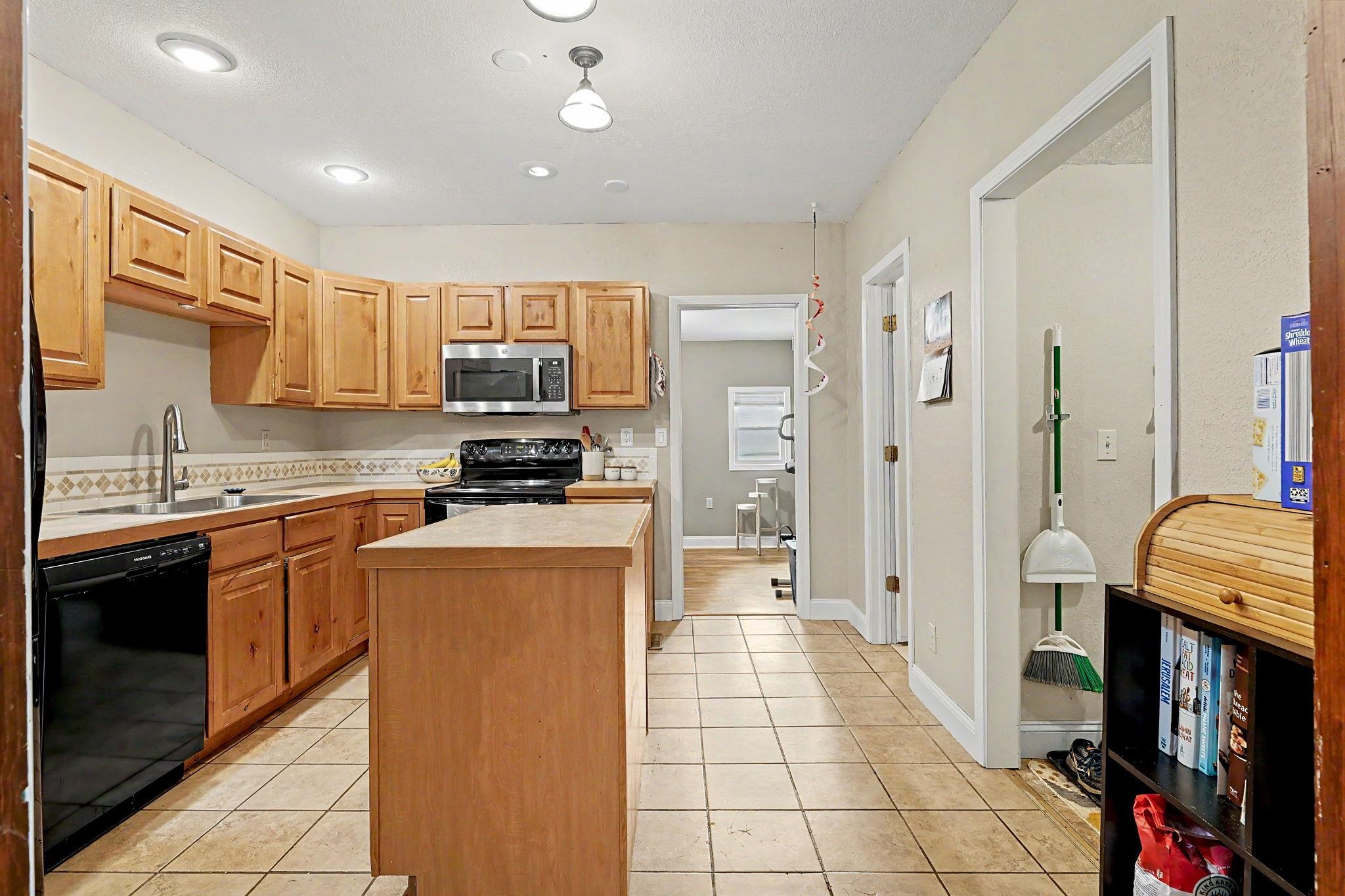 802 N Gilman Ave Property Photo 20
