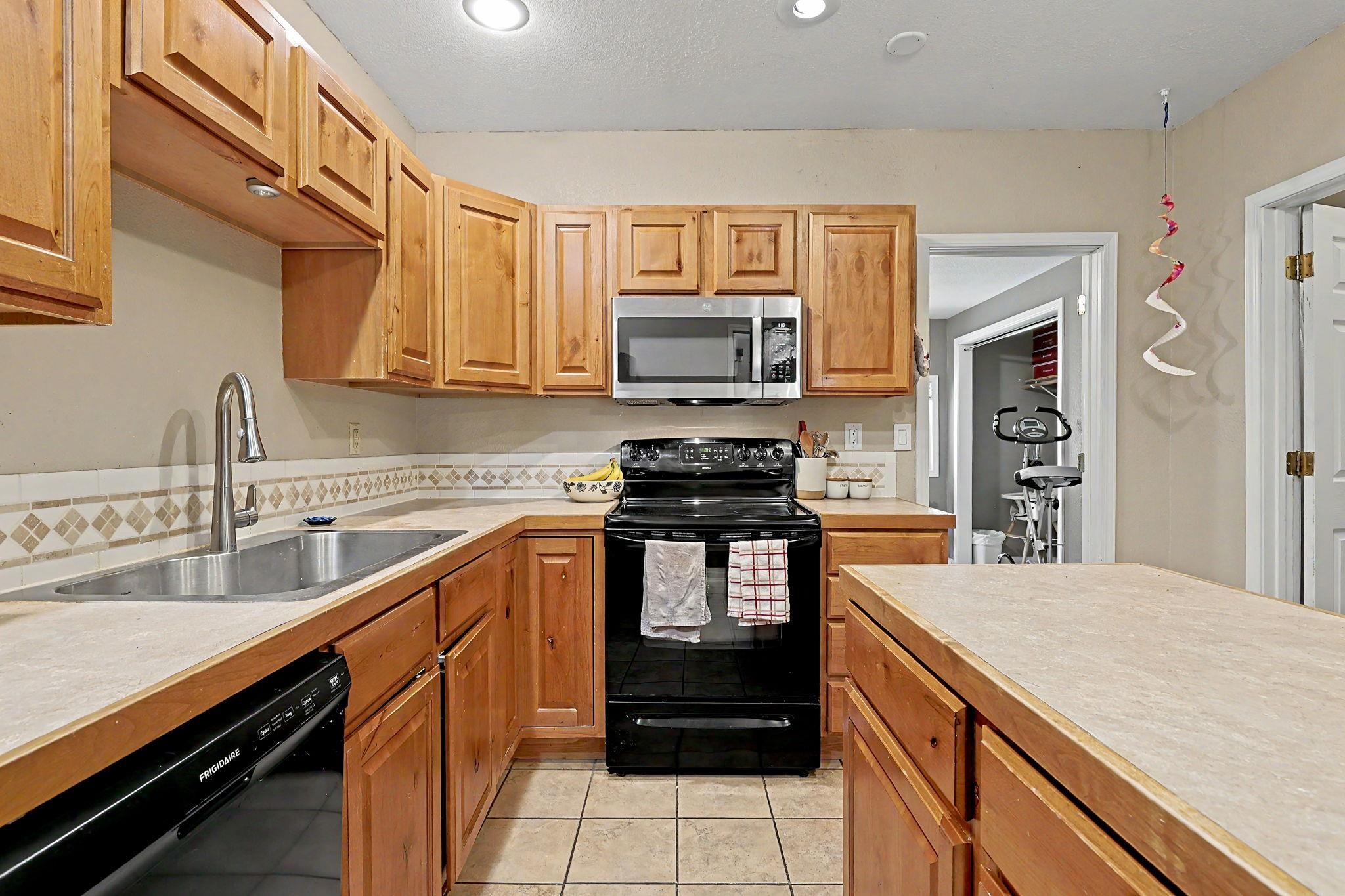 802 N Gilman Ave Property Photo 23